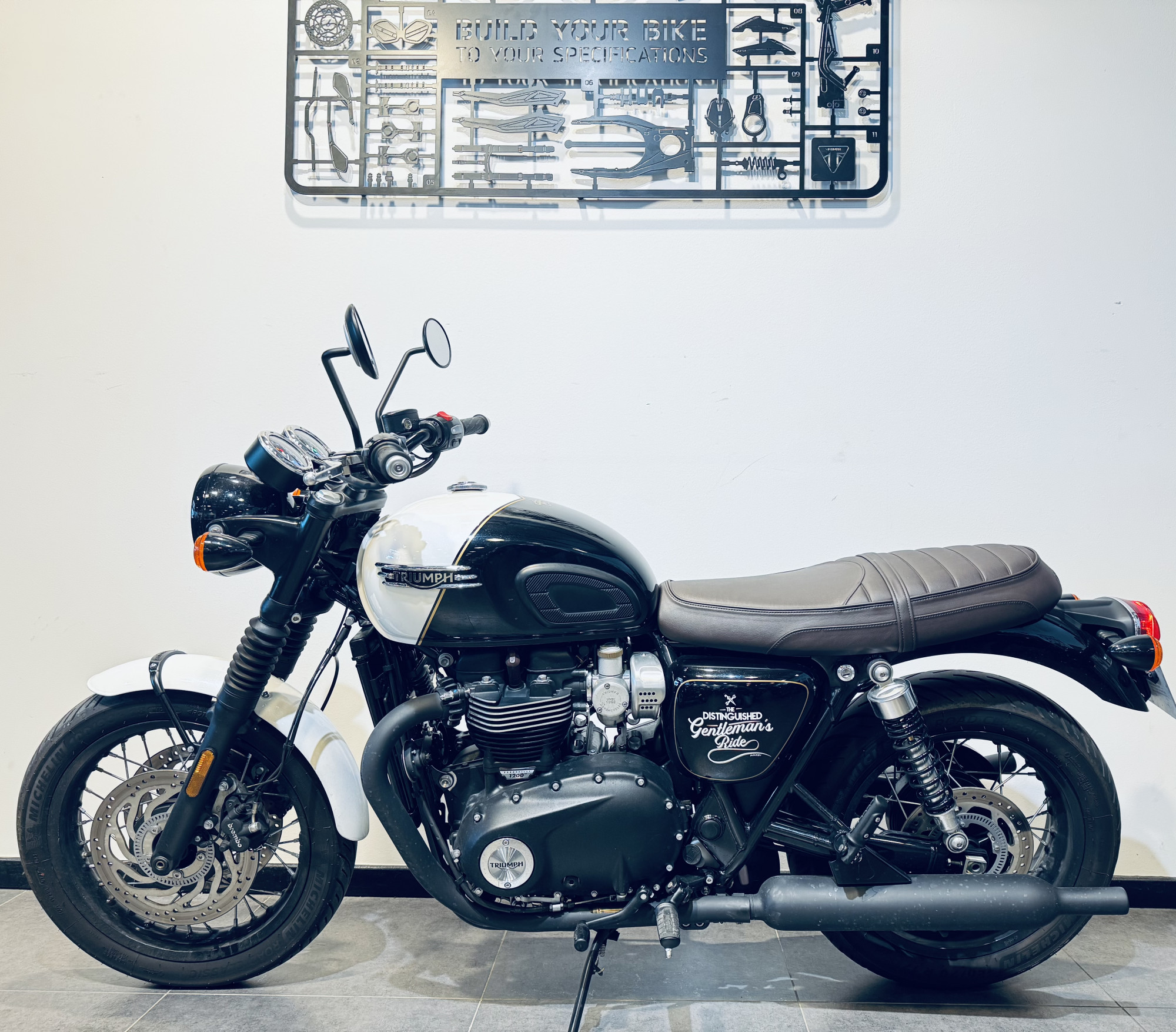 TRIUMPH BONNEVILLE T120 BLACK