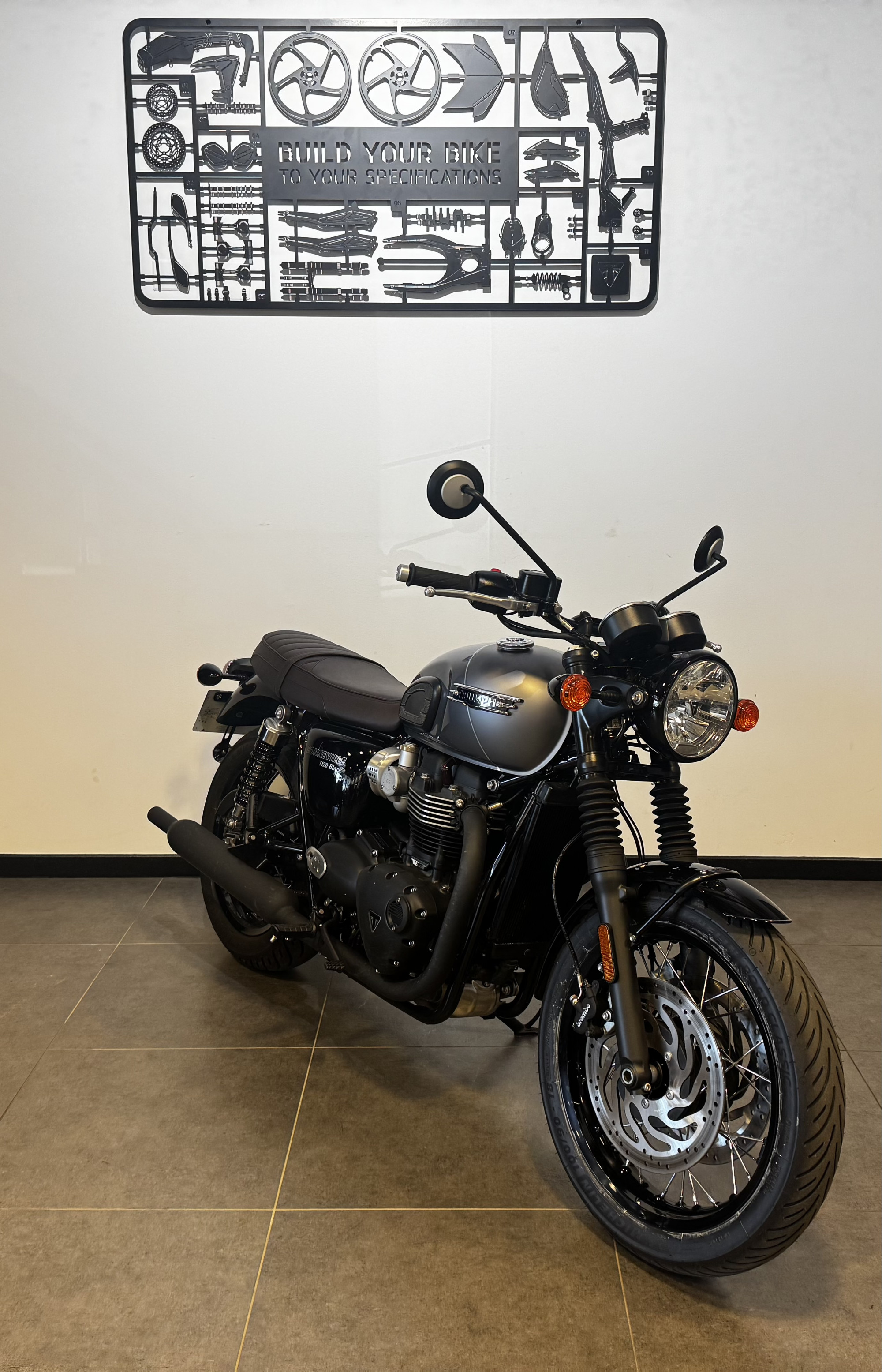TRIUMPH BONNEVILLE T120 BLACK