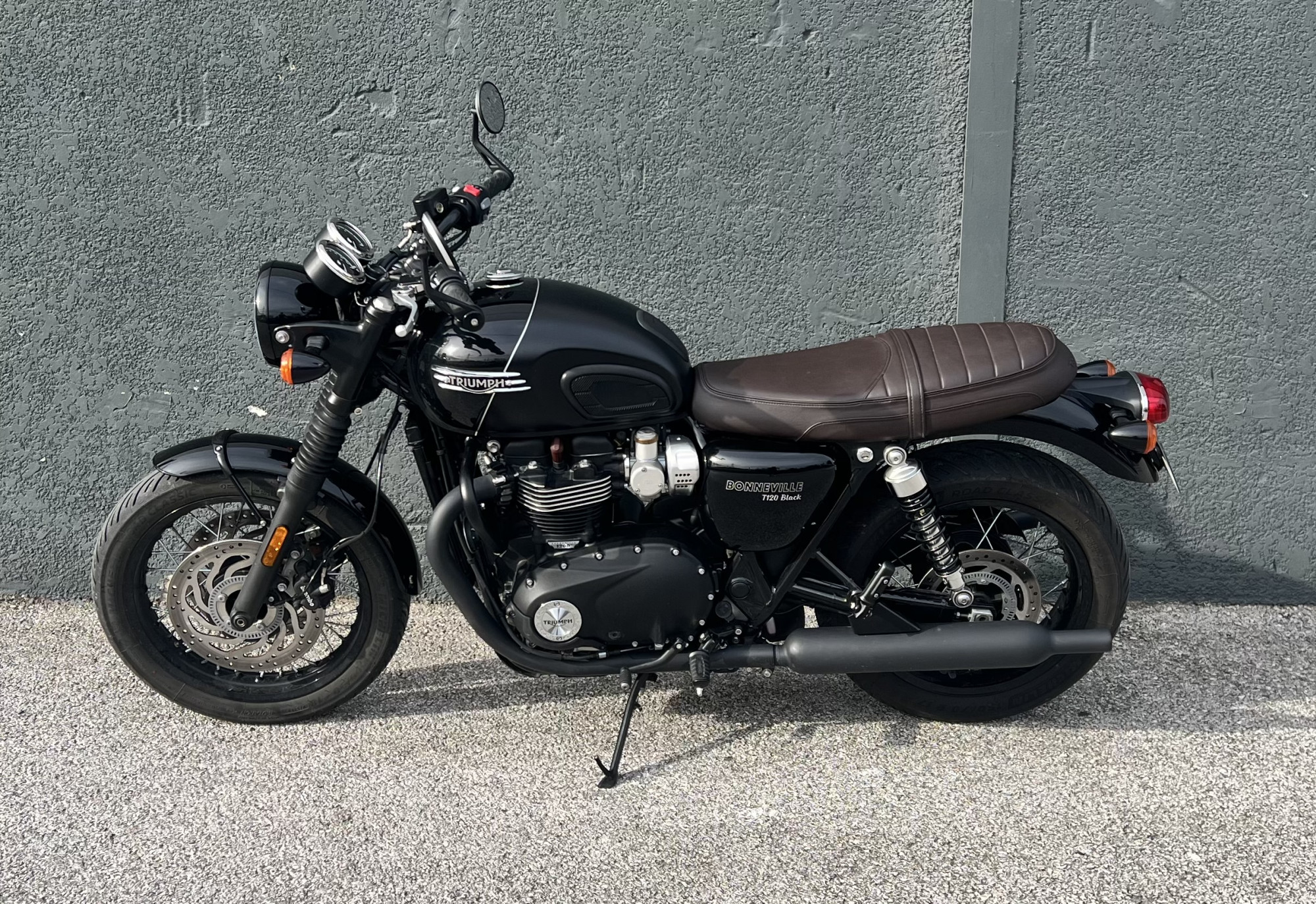 TRIUMPH BONNEVILLE T120 BLACK