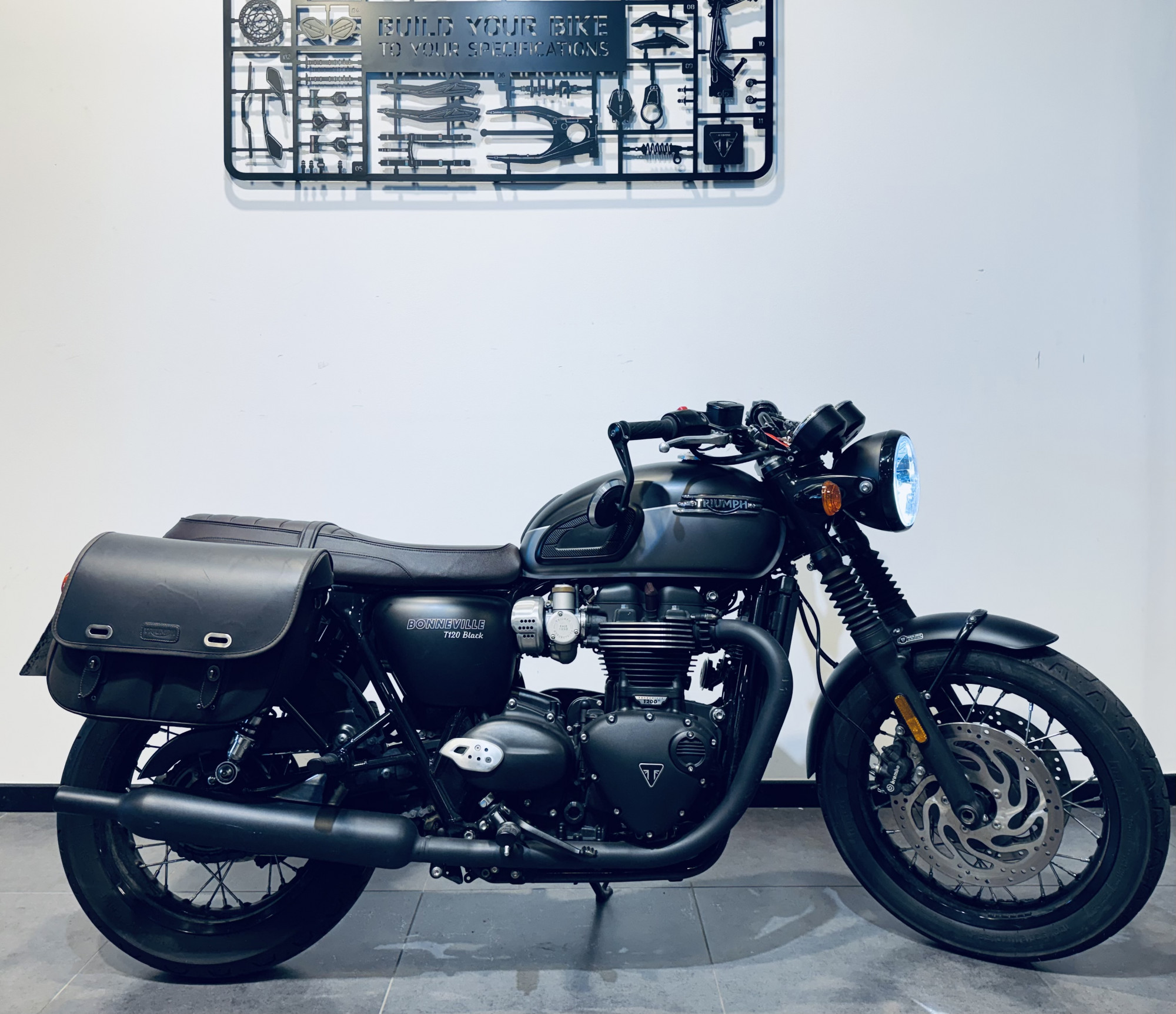 TRIUMPH BONNEVILLE T120 BLACK