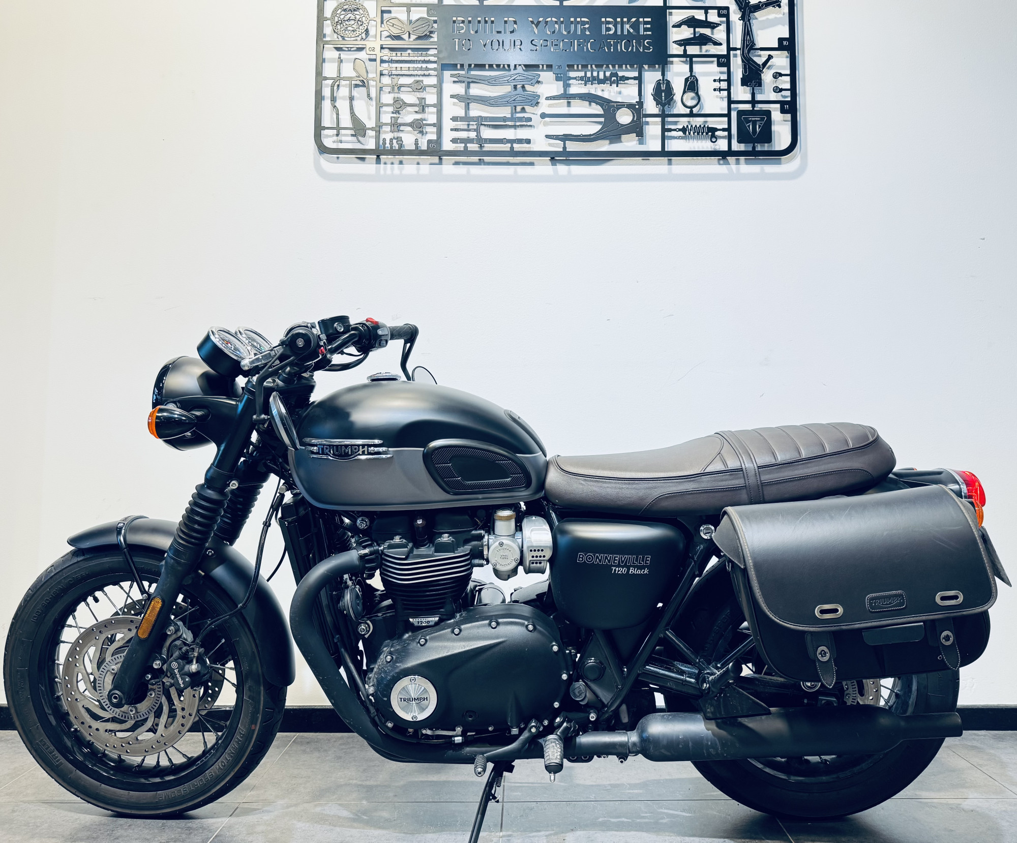 TRIUMPH BONNEVILLE T120 BLACK