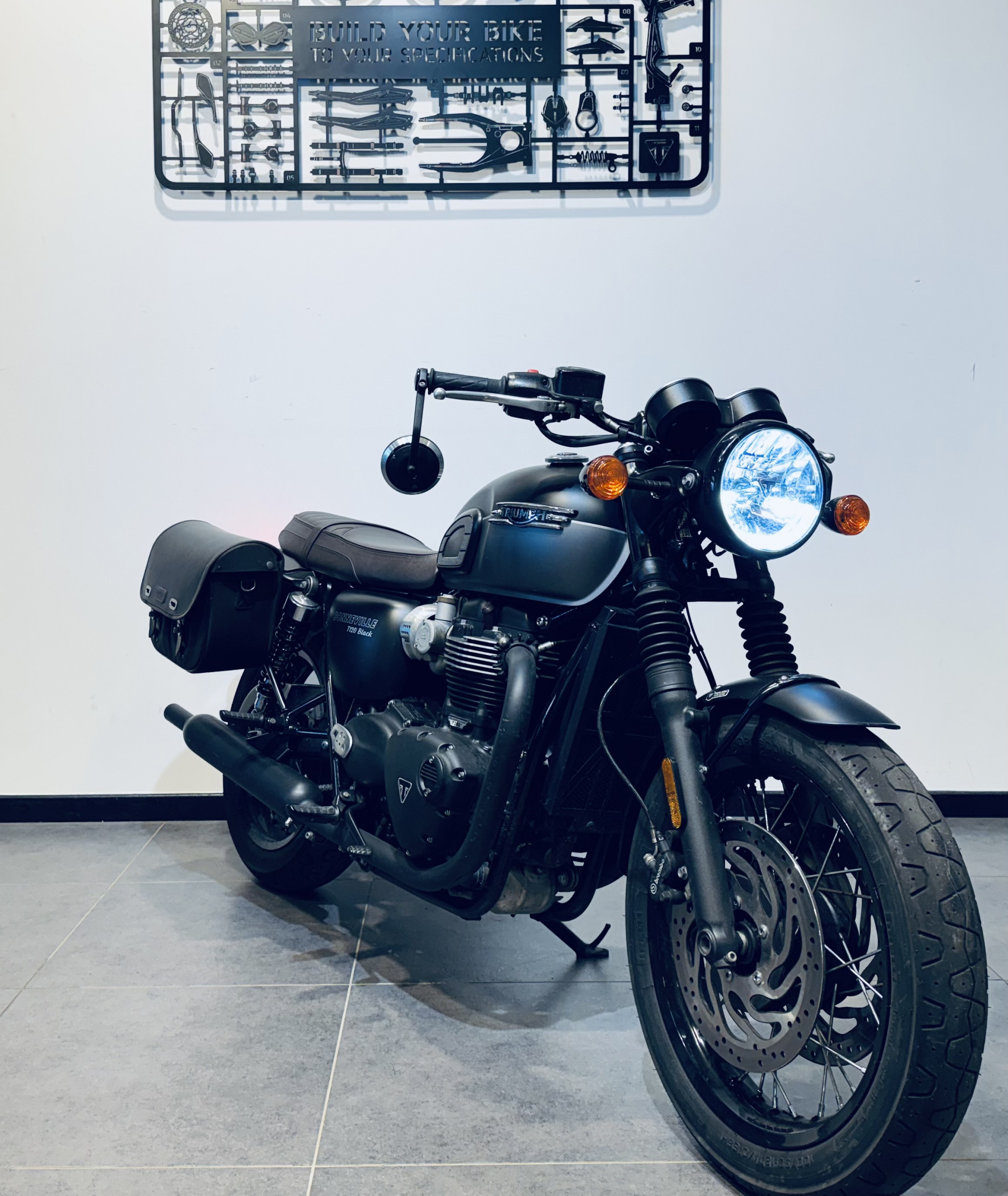 TRIUMPH BONNEVILLE T120 BLACK