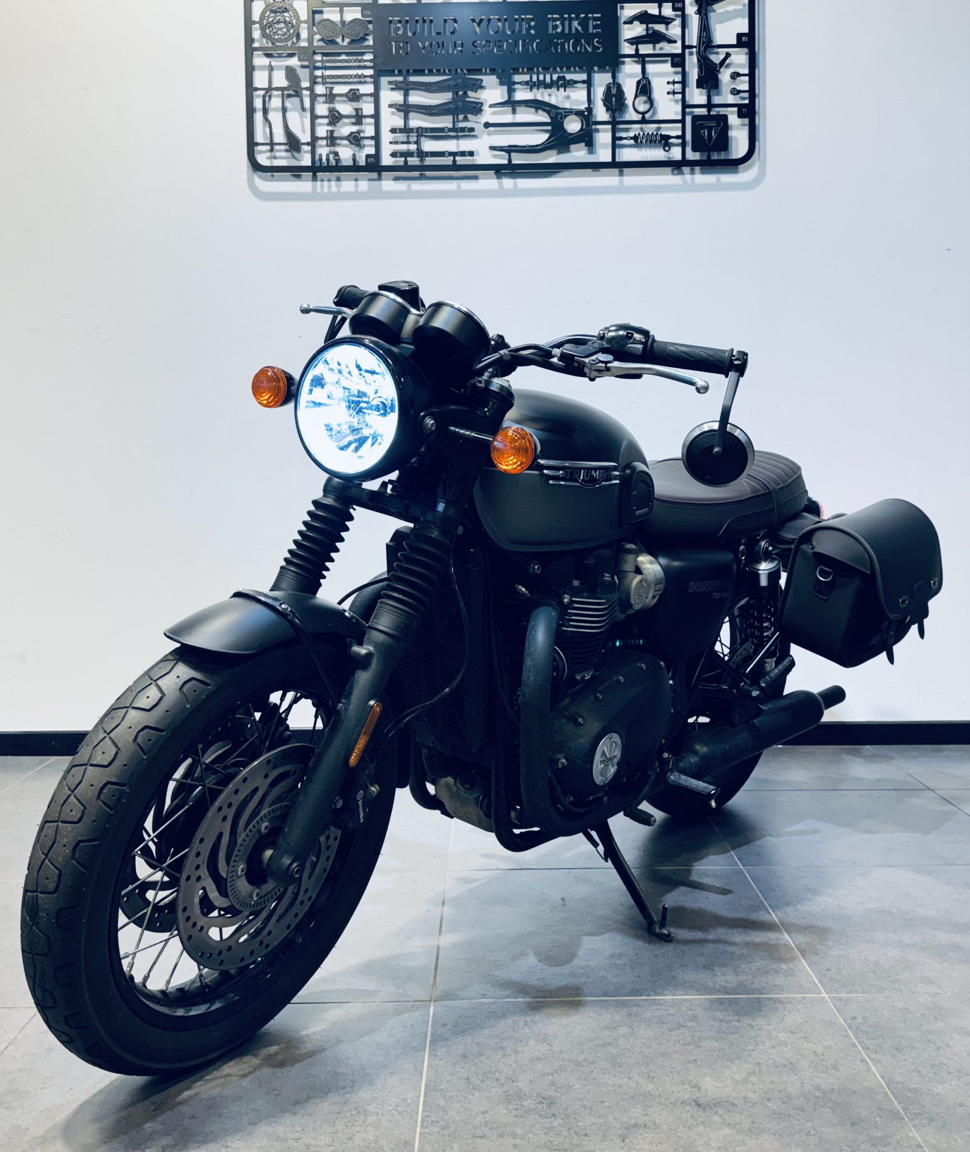 TRIUMPH BONNEVILLE T120 BLACK