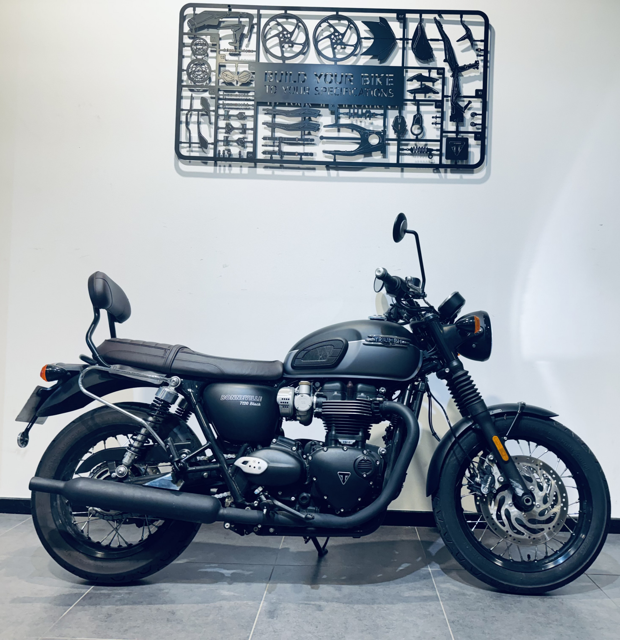 TRIUMPH BONNEVILLE T120 BLACK