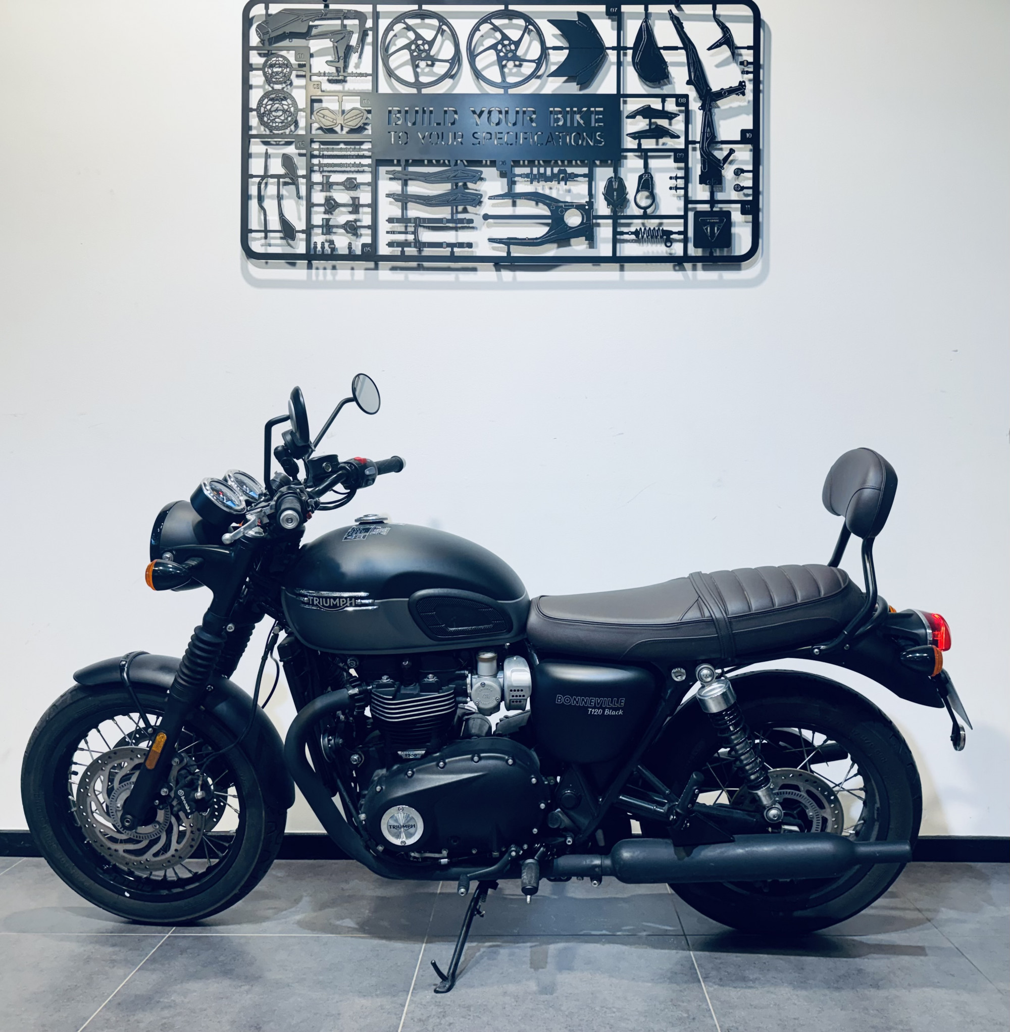 TRIUMPH BONNEVILLE T120 BLACK