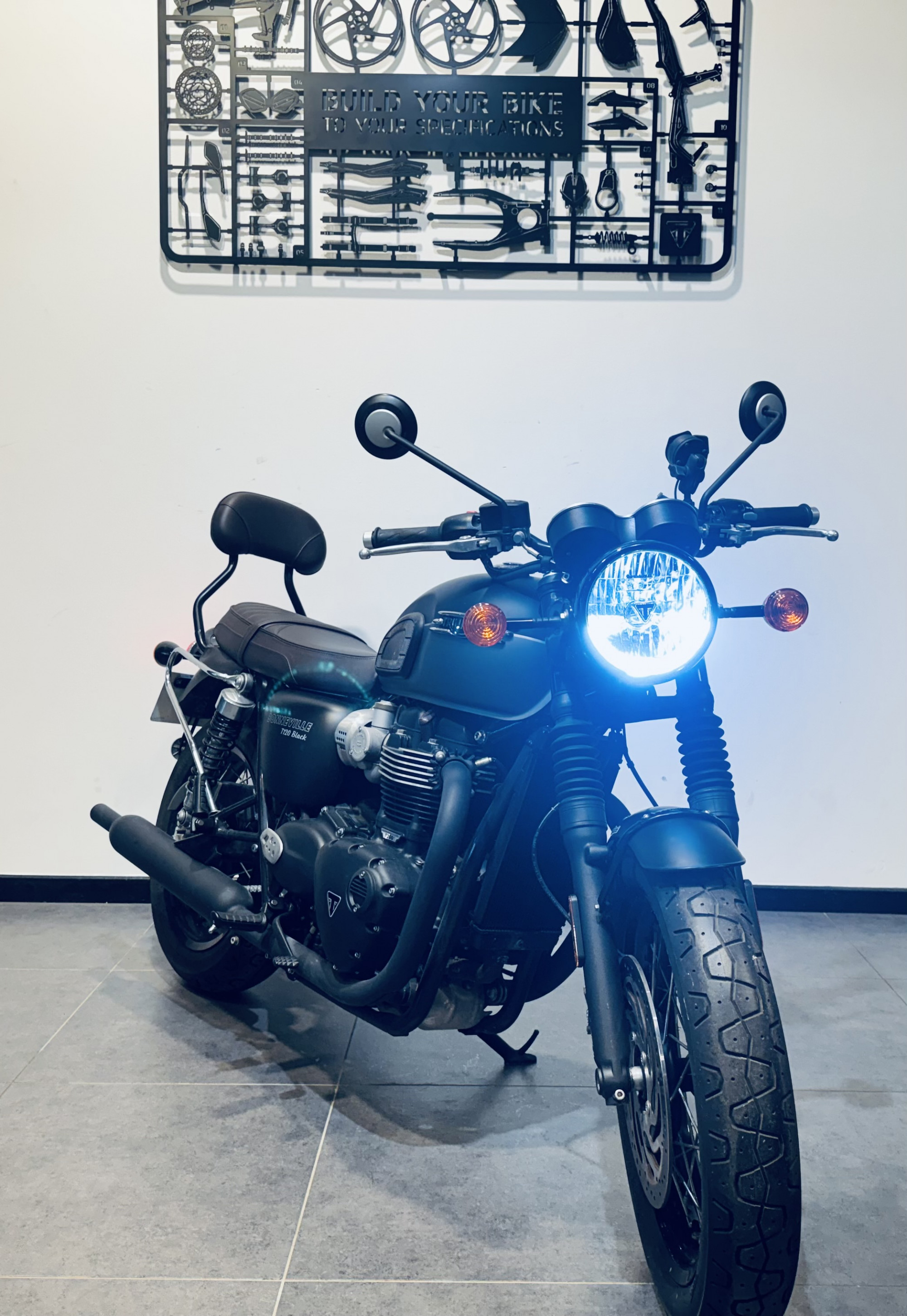 TRIUMPH BONNEVILLE T120 BLACK