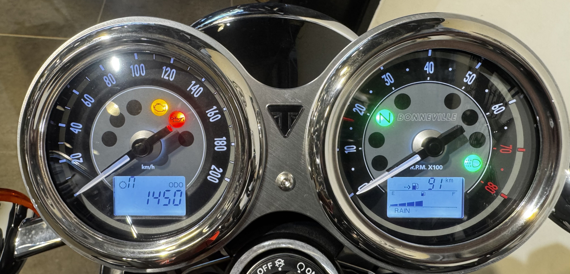 TRIUMPH BONNEVILLE T120