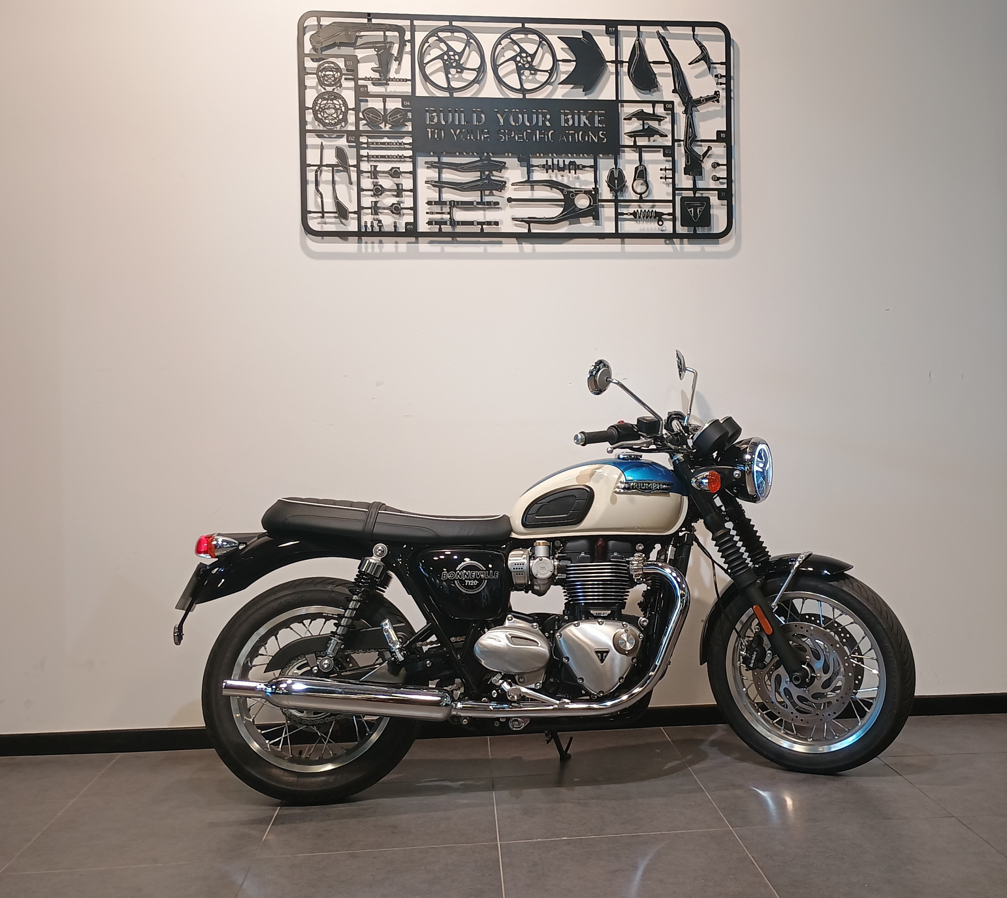 TRIUMPH BONNEVILLE T120
