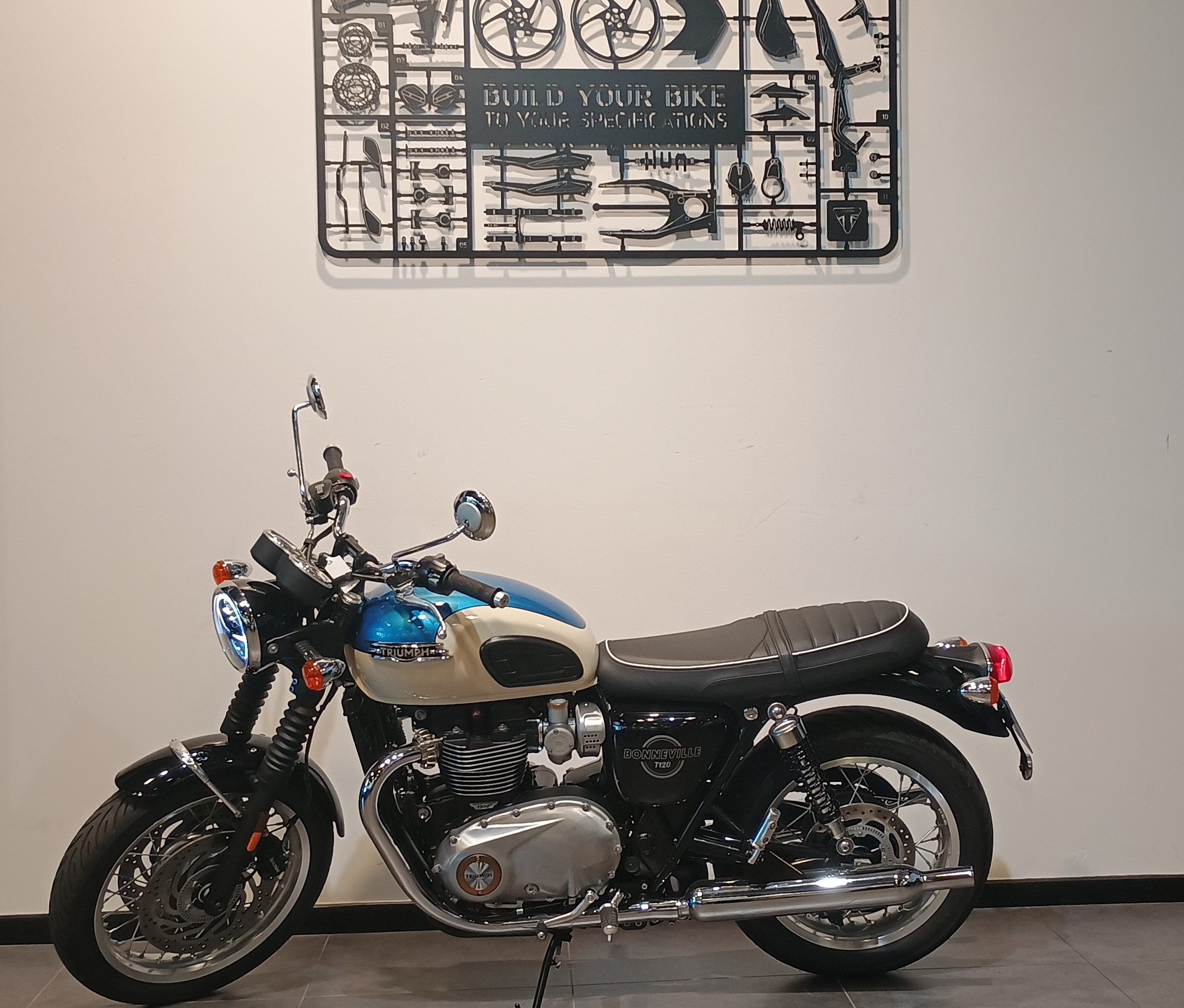 TRIUMPH BONNEVILLE T120