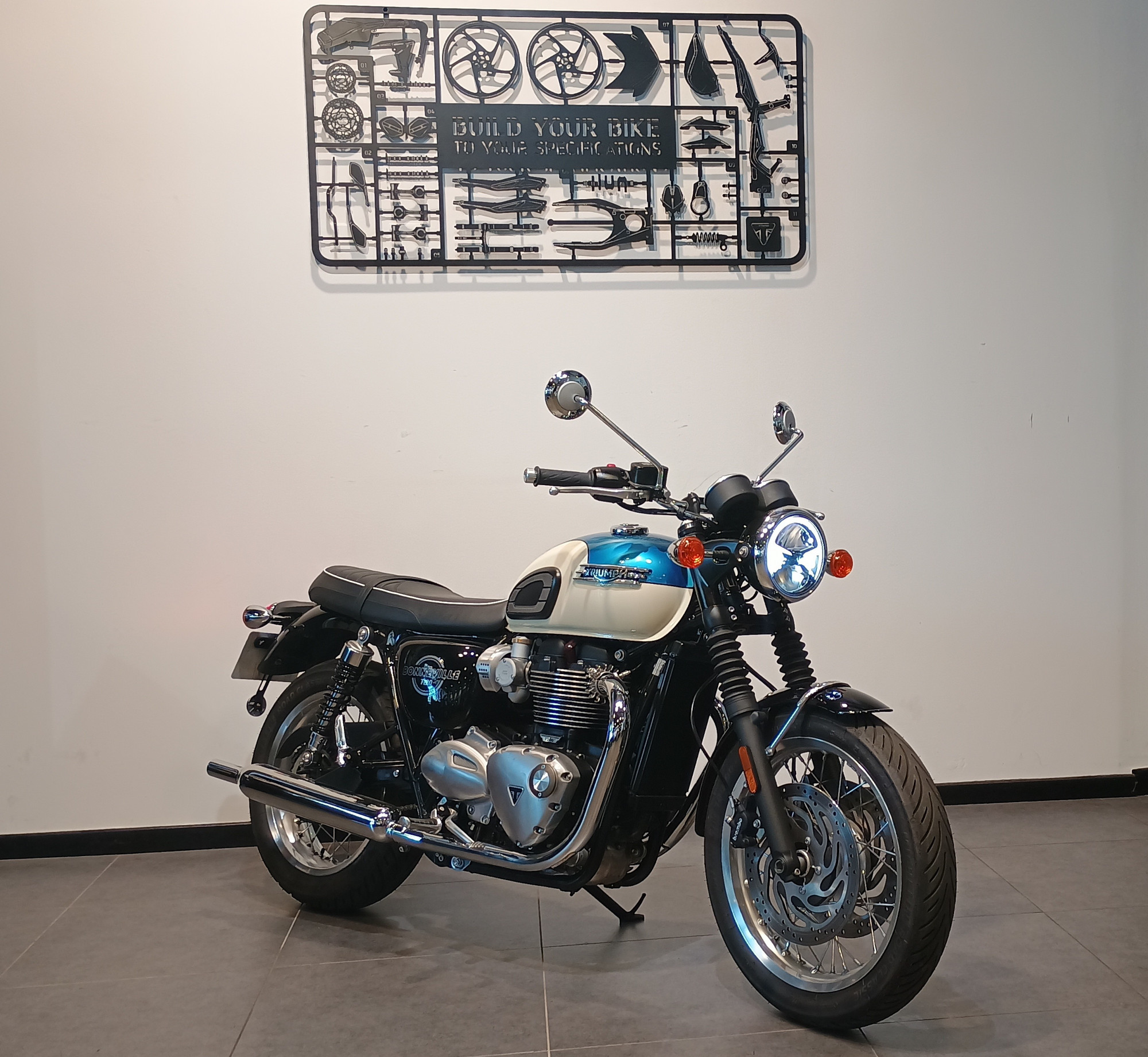 TRIUMPH BONNEVILLE T120
