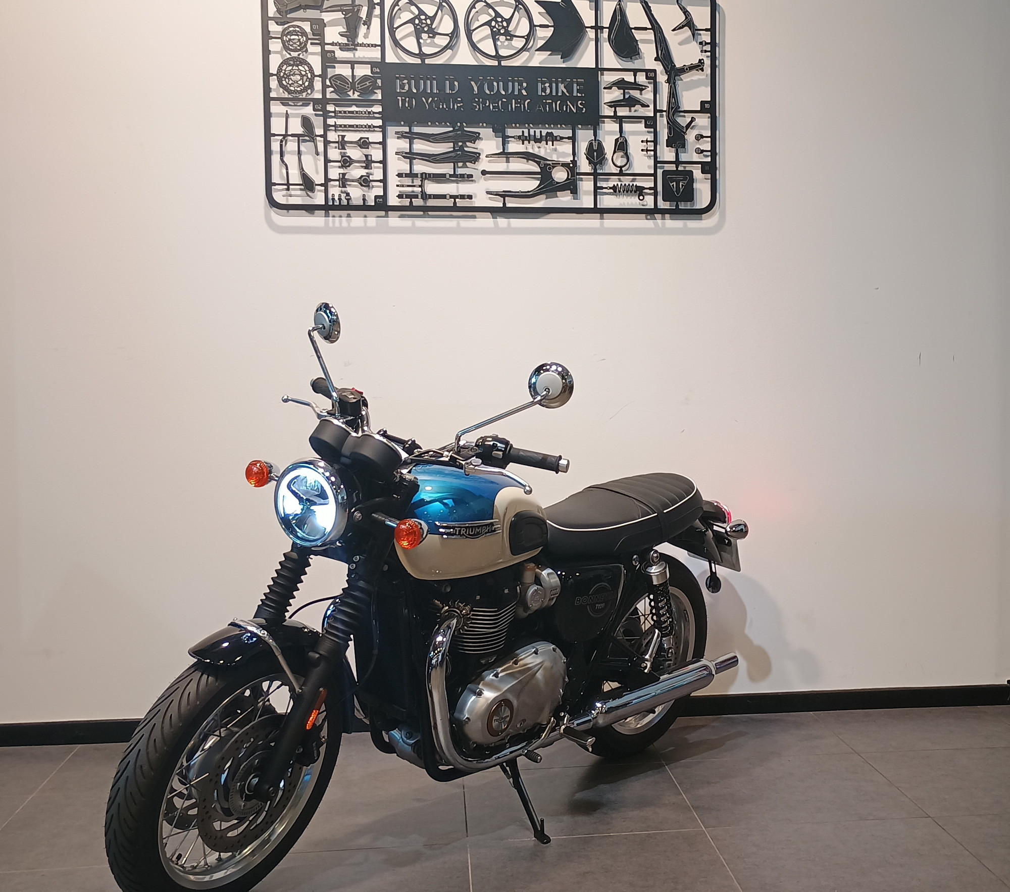 TRIUMPH BONNEVILLE T120