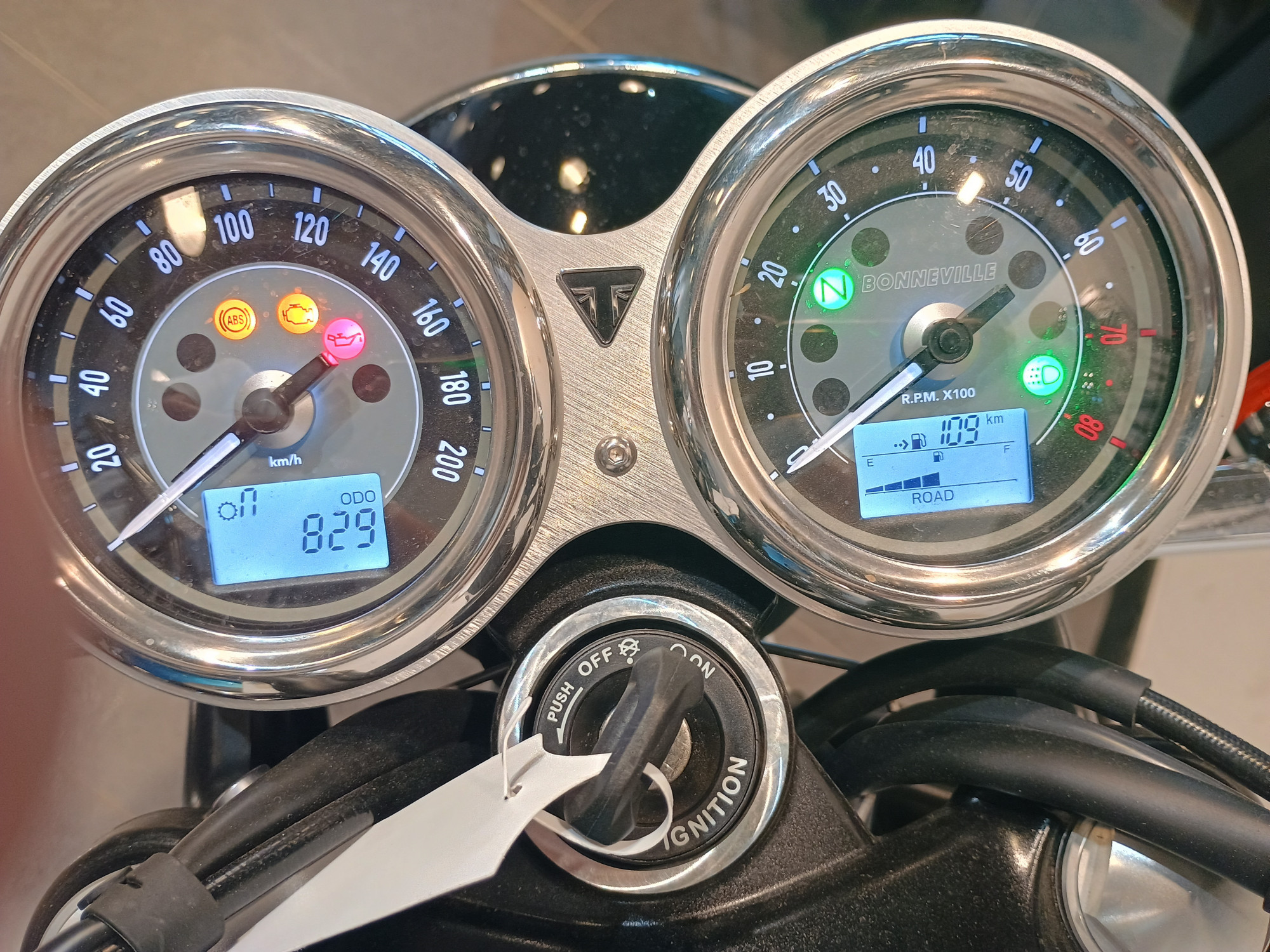 TRIUMPH BONNEVILLE T120