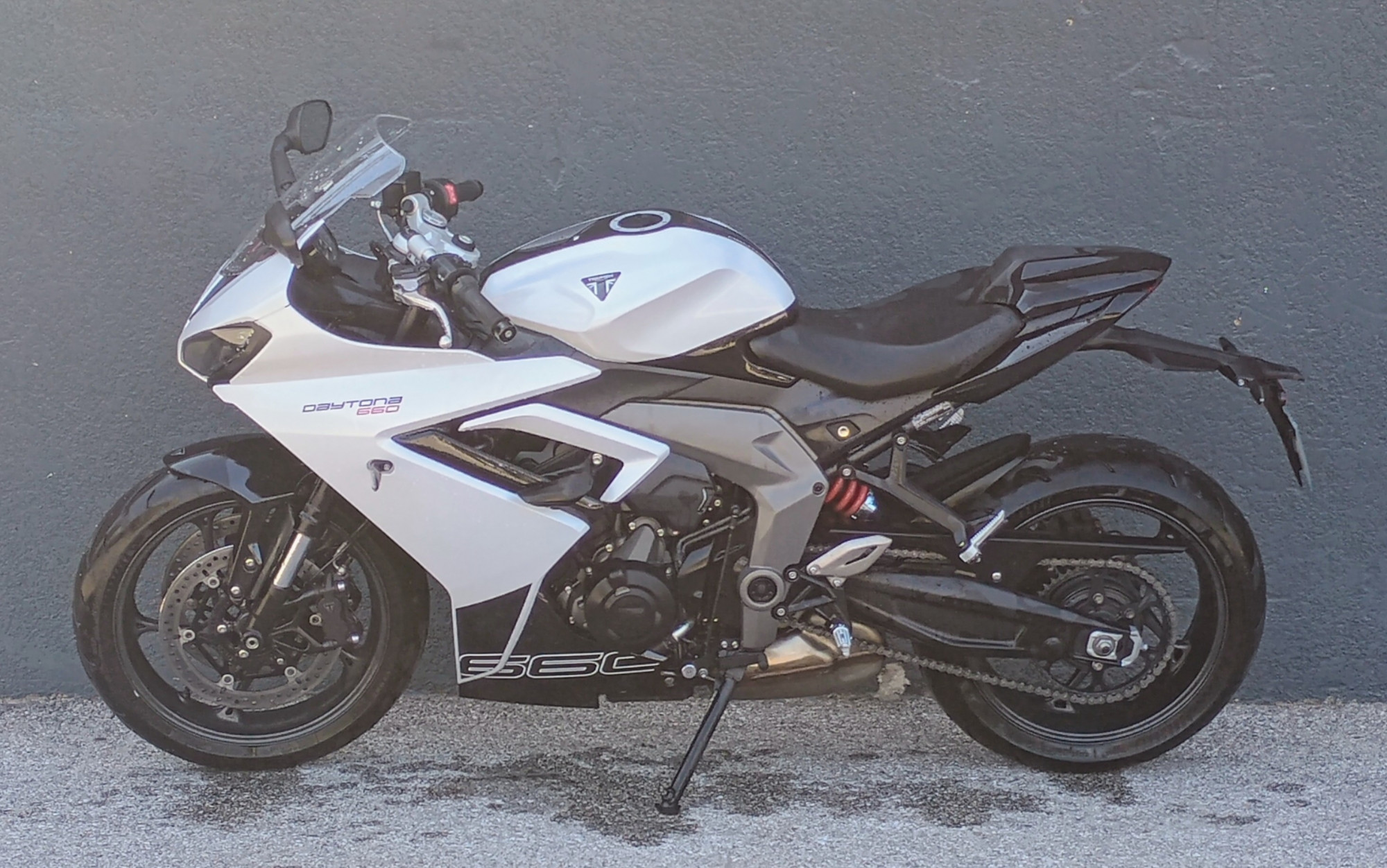 TRIUMPH 	DAYTONA 660