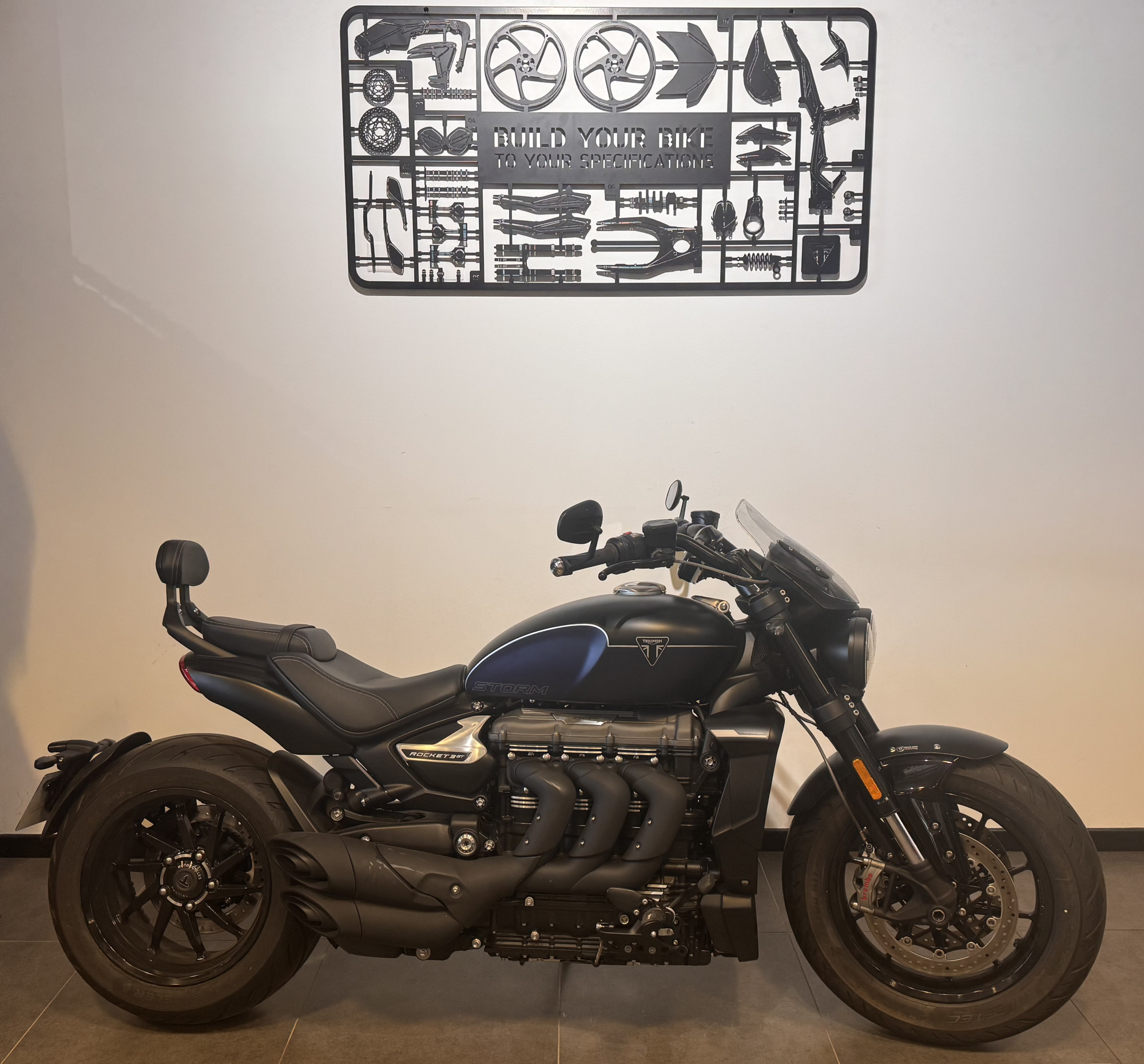 TRIUMPH ROCKET 3 GT STORM