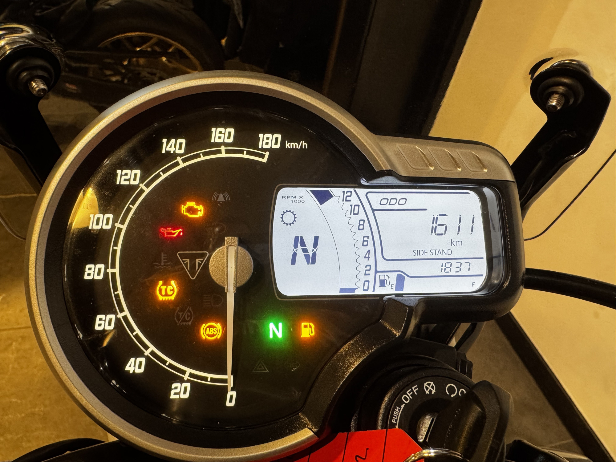 TRIUMPH SCRAMBLER 400 X