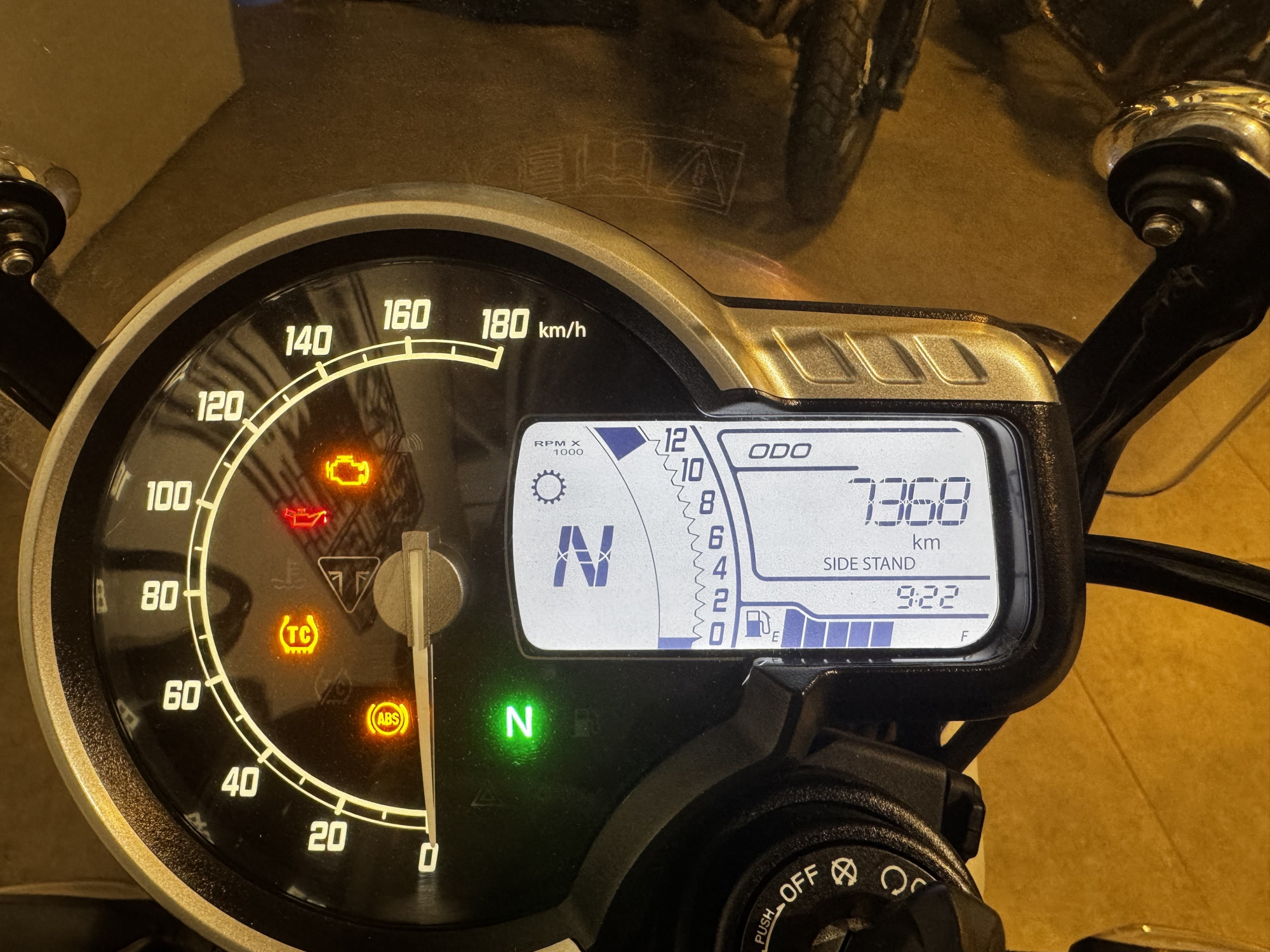 TRIUMPH SCRAMBLER 400 X