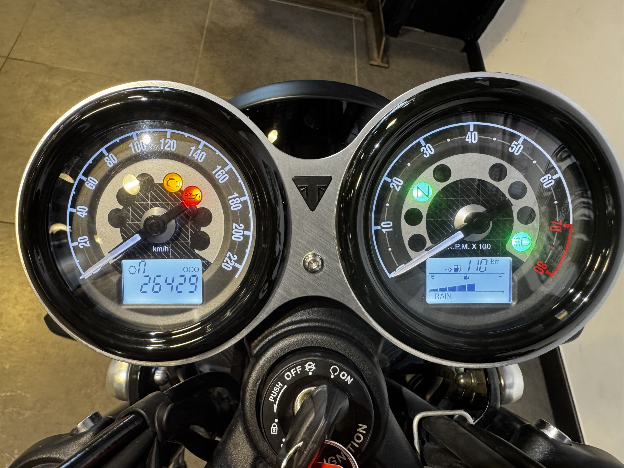 TRIUMPH SPEED TWIN 1200