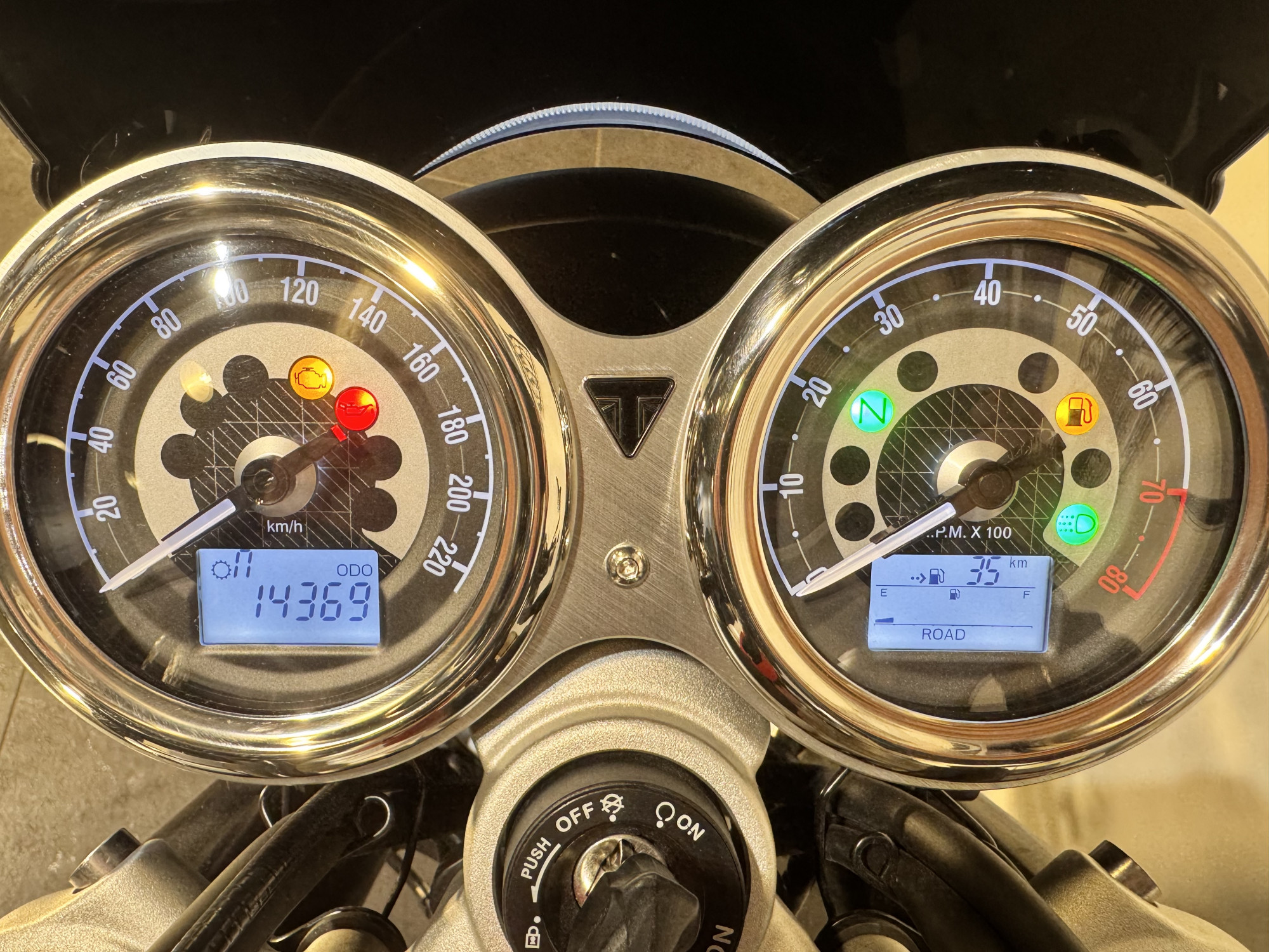 TRIUMPH SPEED TWIN 1200