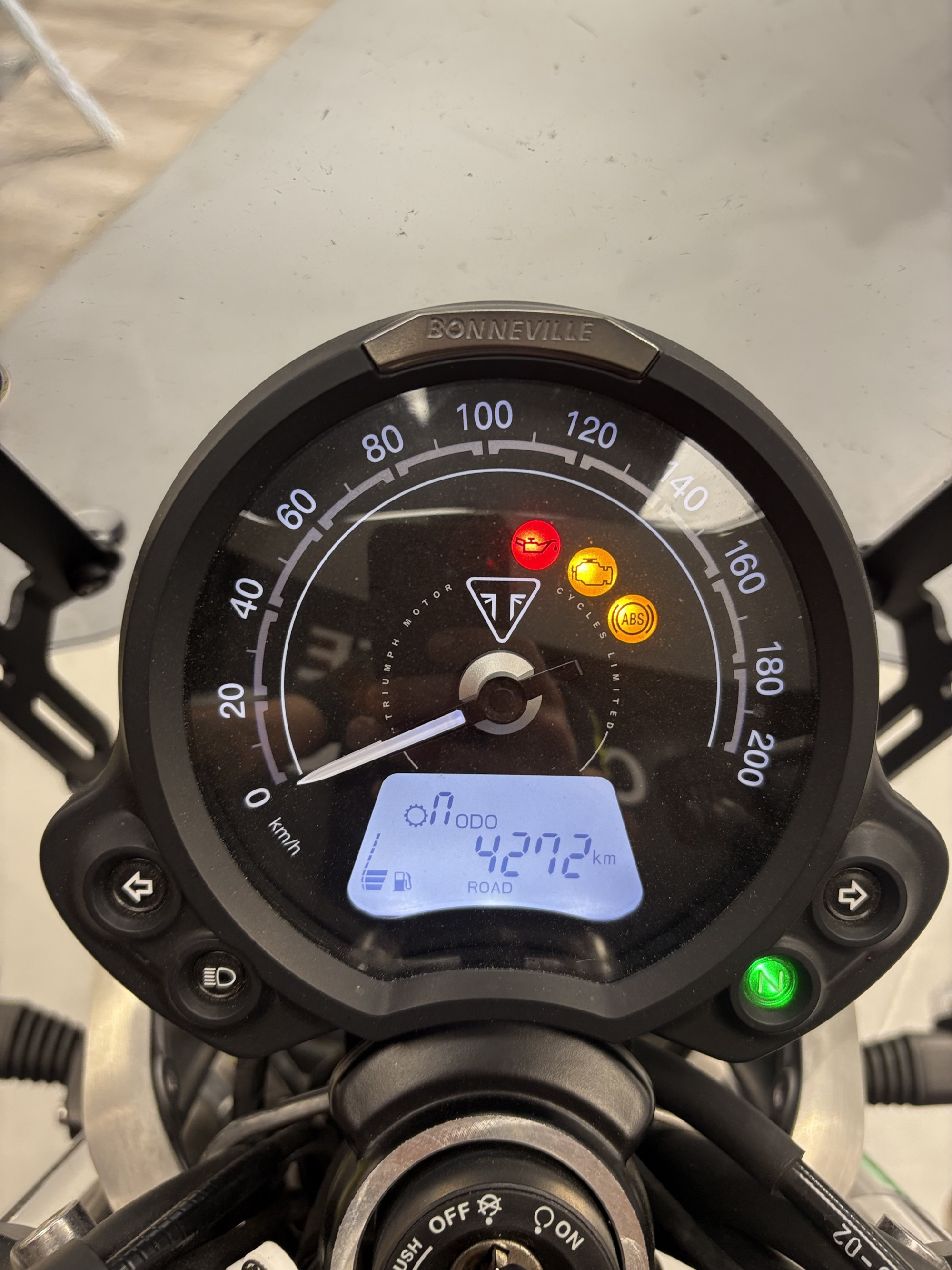 TRIUMPH SPEED TWIN 900