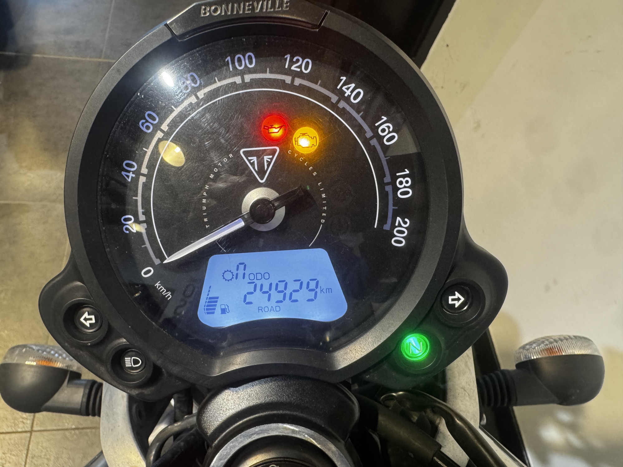 TRIUMPH SPEED TWIN 900