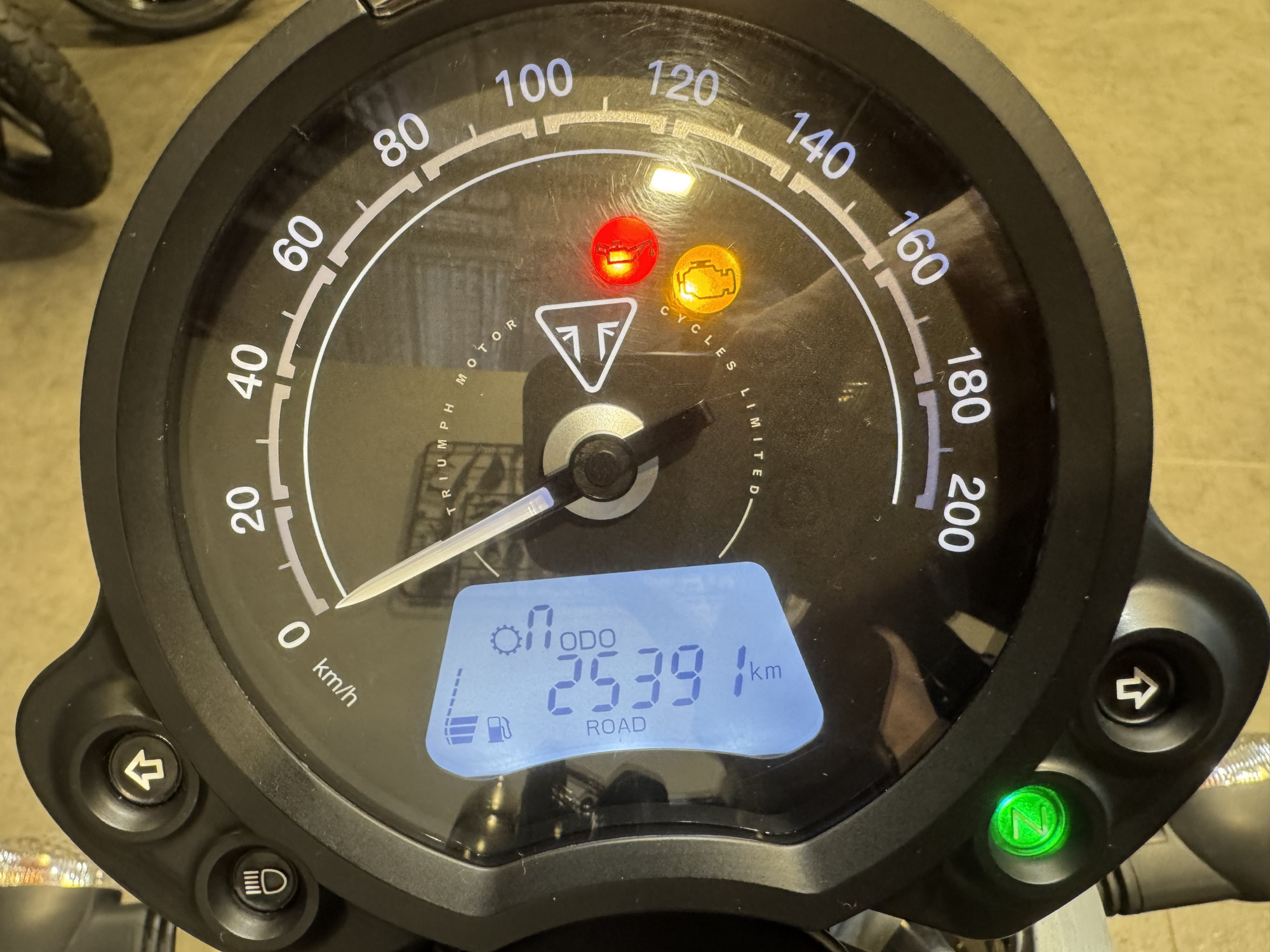 TRIUMPH SPEED TWIN 900