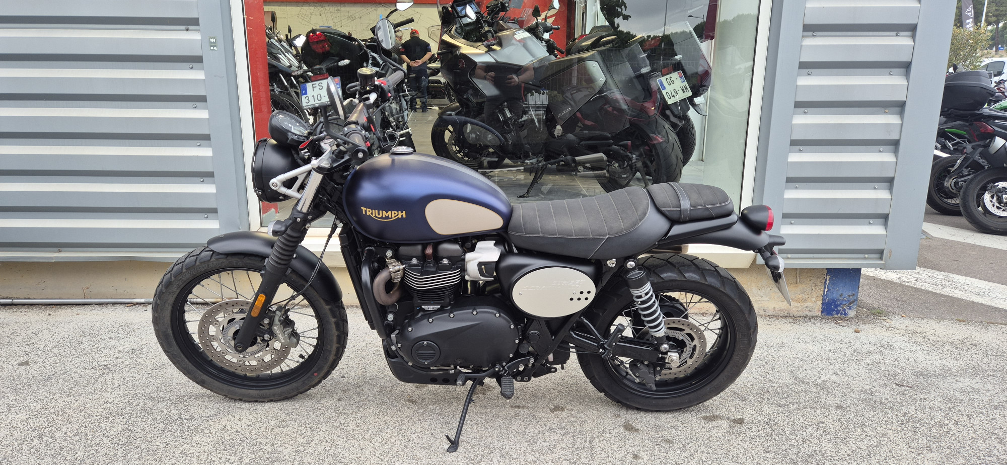 TRIUMPH STREET SCRAMBLER  900