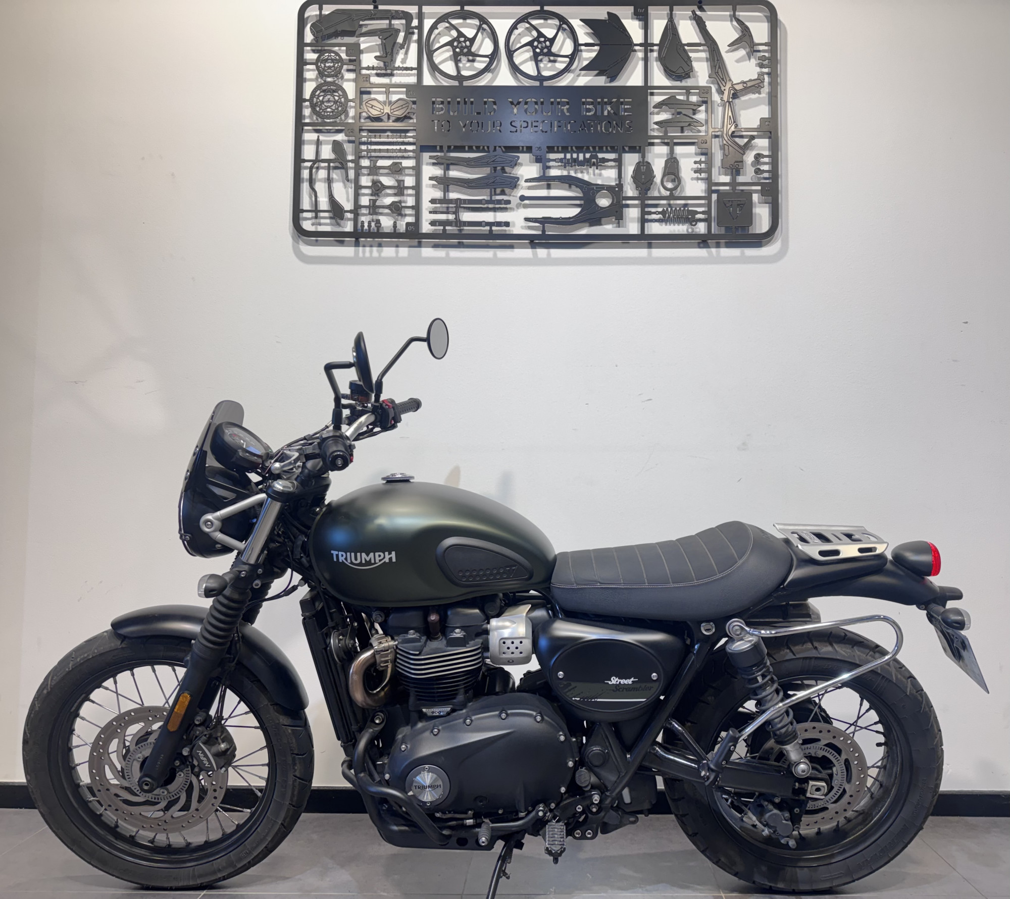 TRIUMPH STREET SCRAMBLER  900