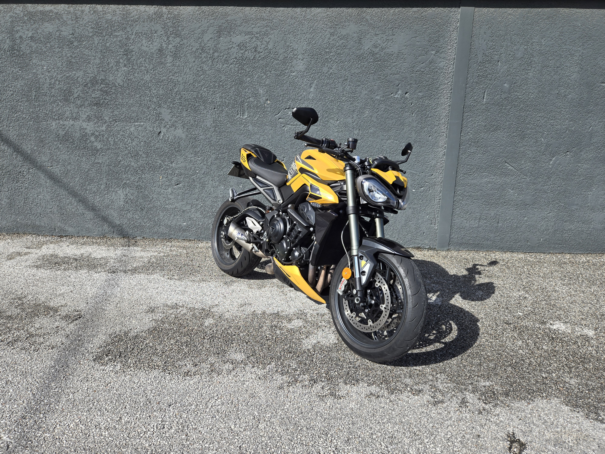 TRIUMPH STREET TRIPLE 660 RS