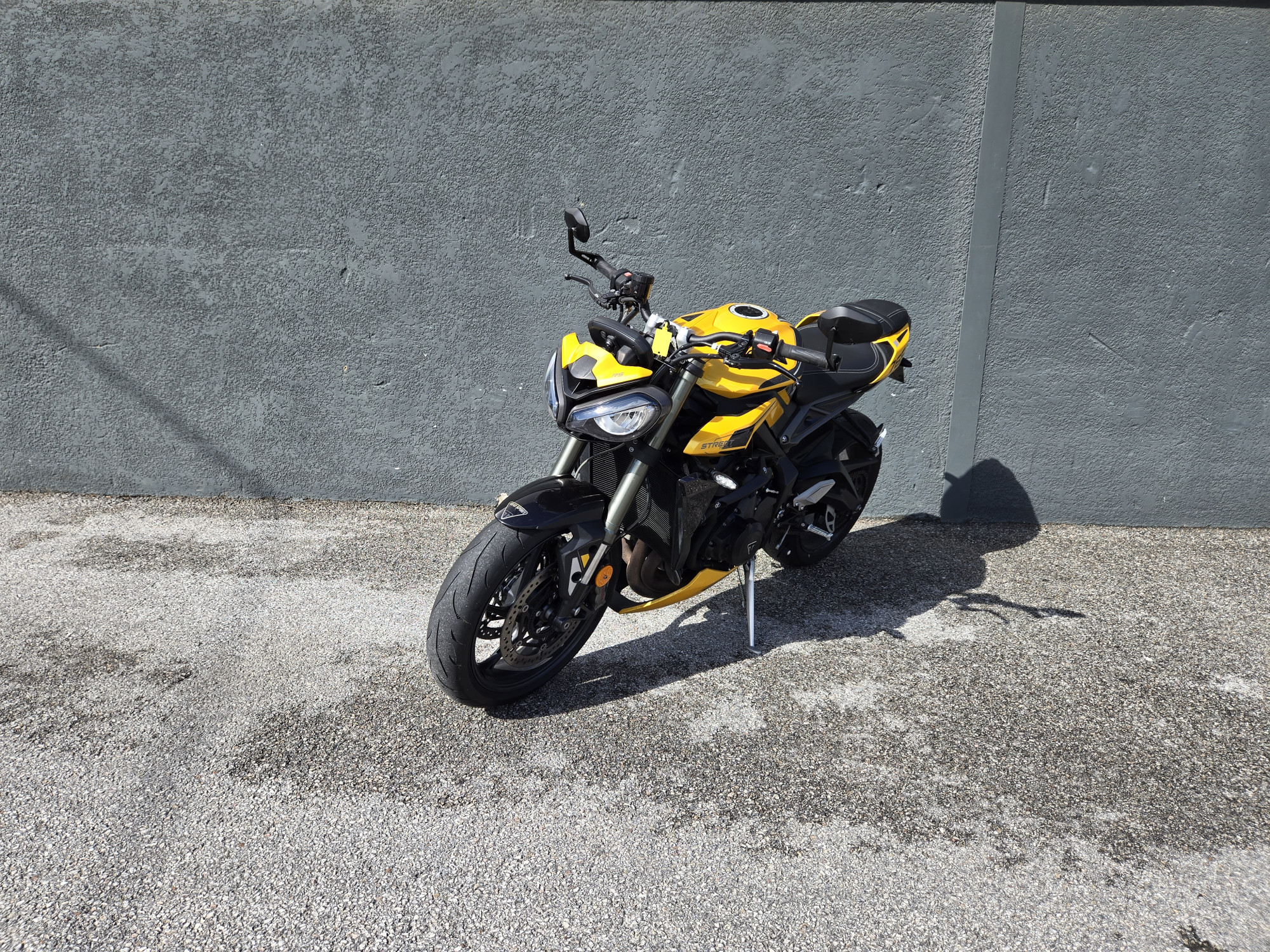 TRIUMPH STREET TRIPLE 660 RS