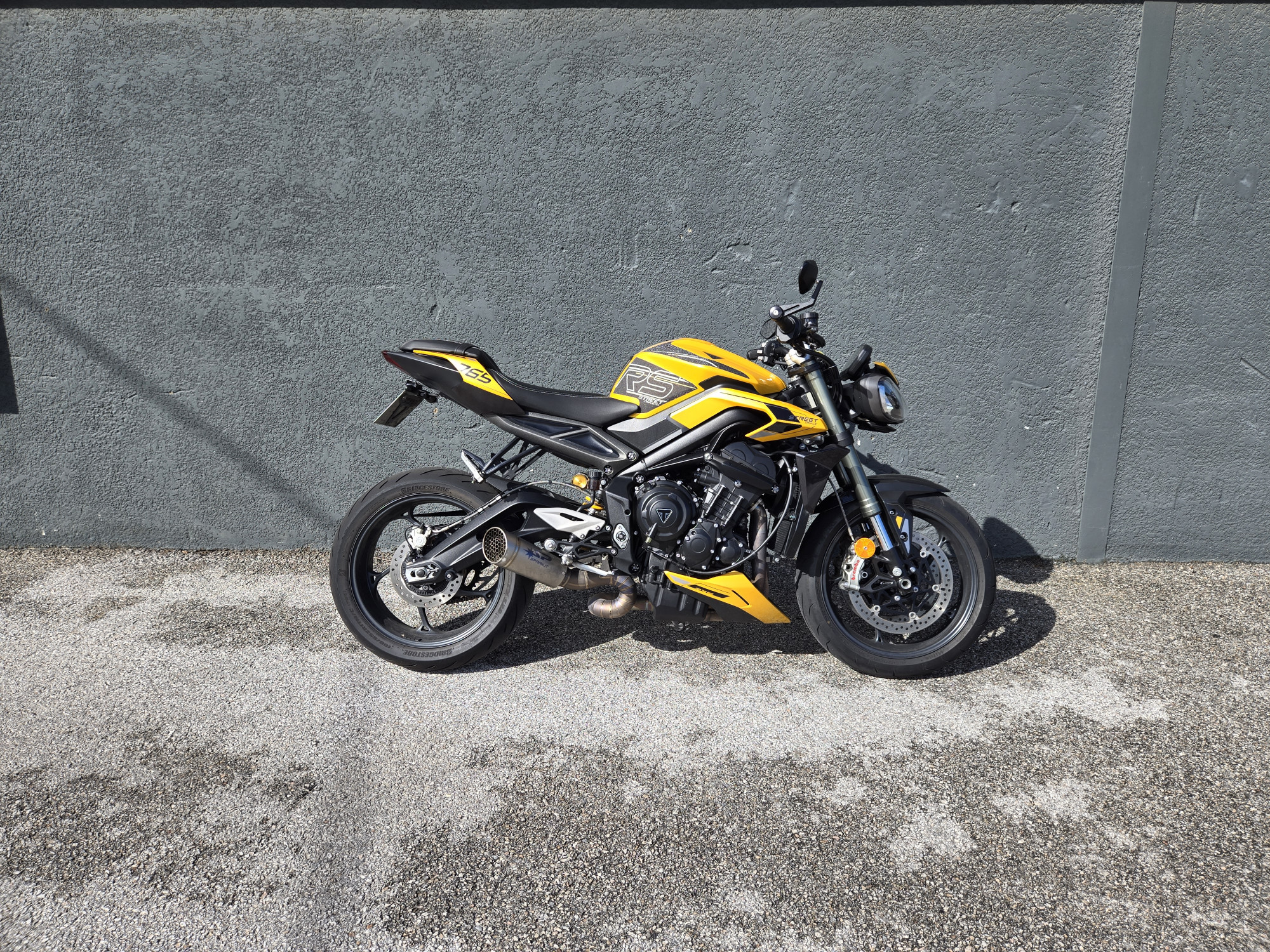 TRIUMPH STREET TRIPLE 660 RS