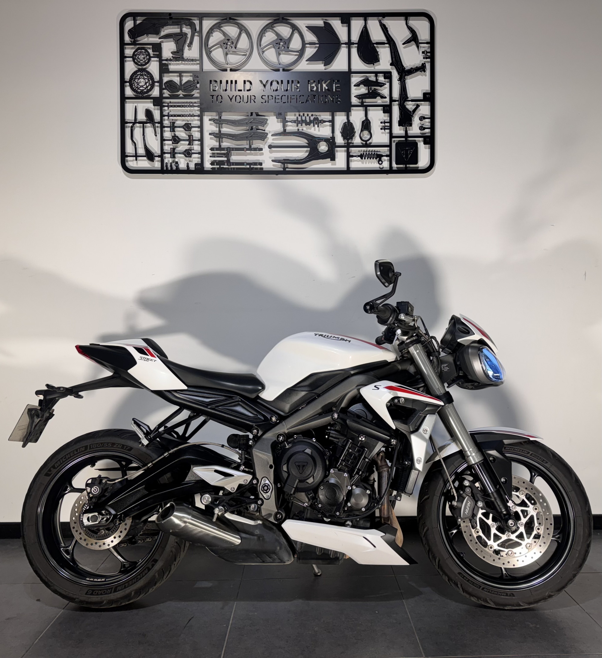 TRIUMPH STREET TRIPLE 660 S A2