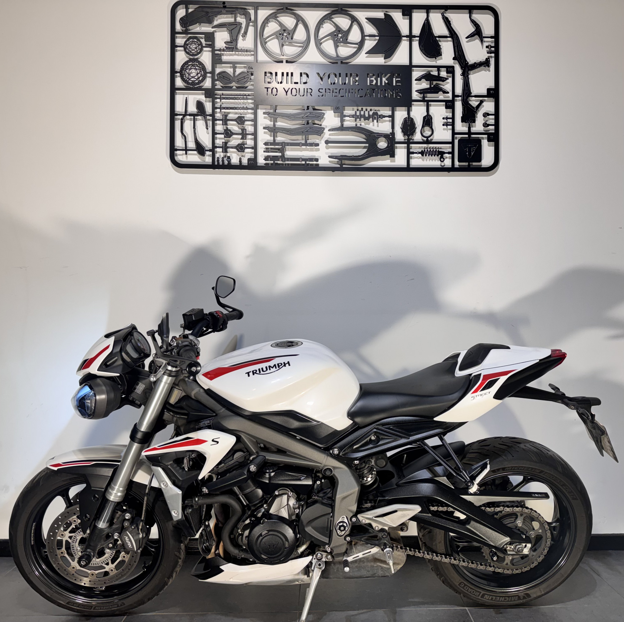 TRIUMPH STREET TRIPLE 660 S A2