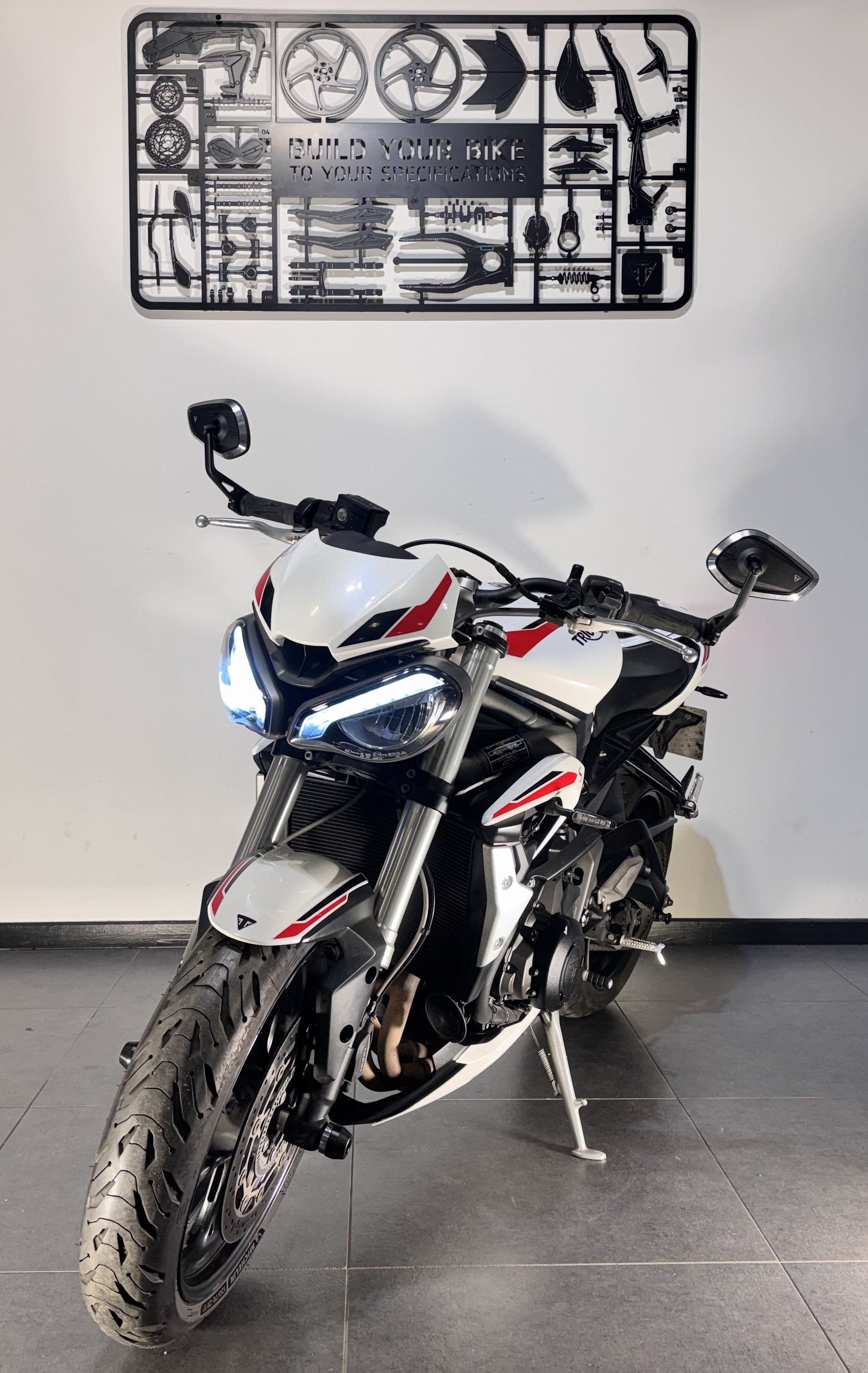 TRIUMPH STREET TRIPLE 660 S A2