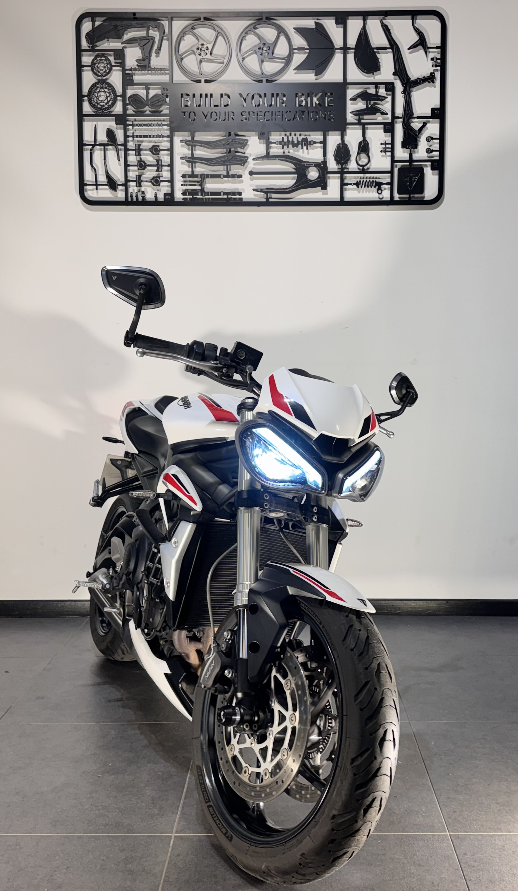 TRIUMPH STREET TRIPLE 660 S A2