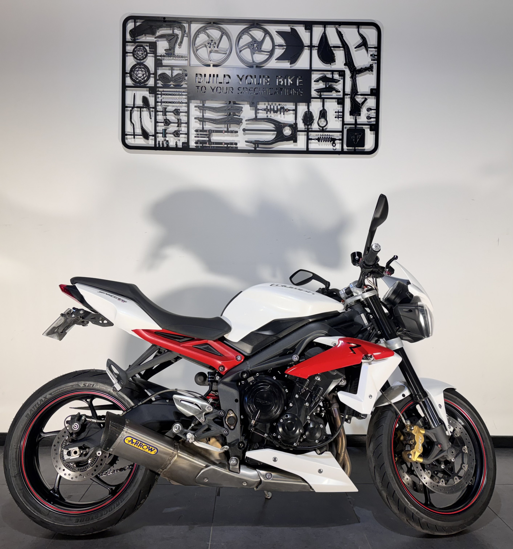 TRIUMPH STREET TRIPLE 675 R