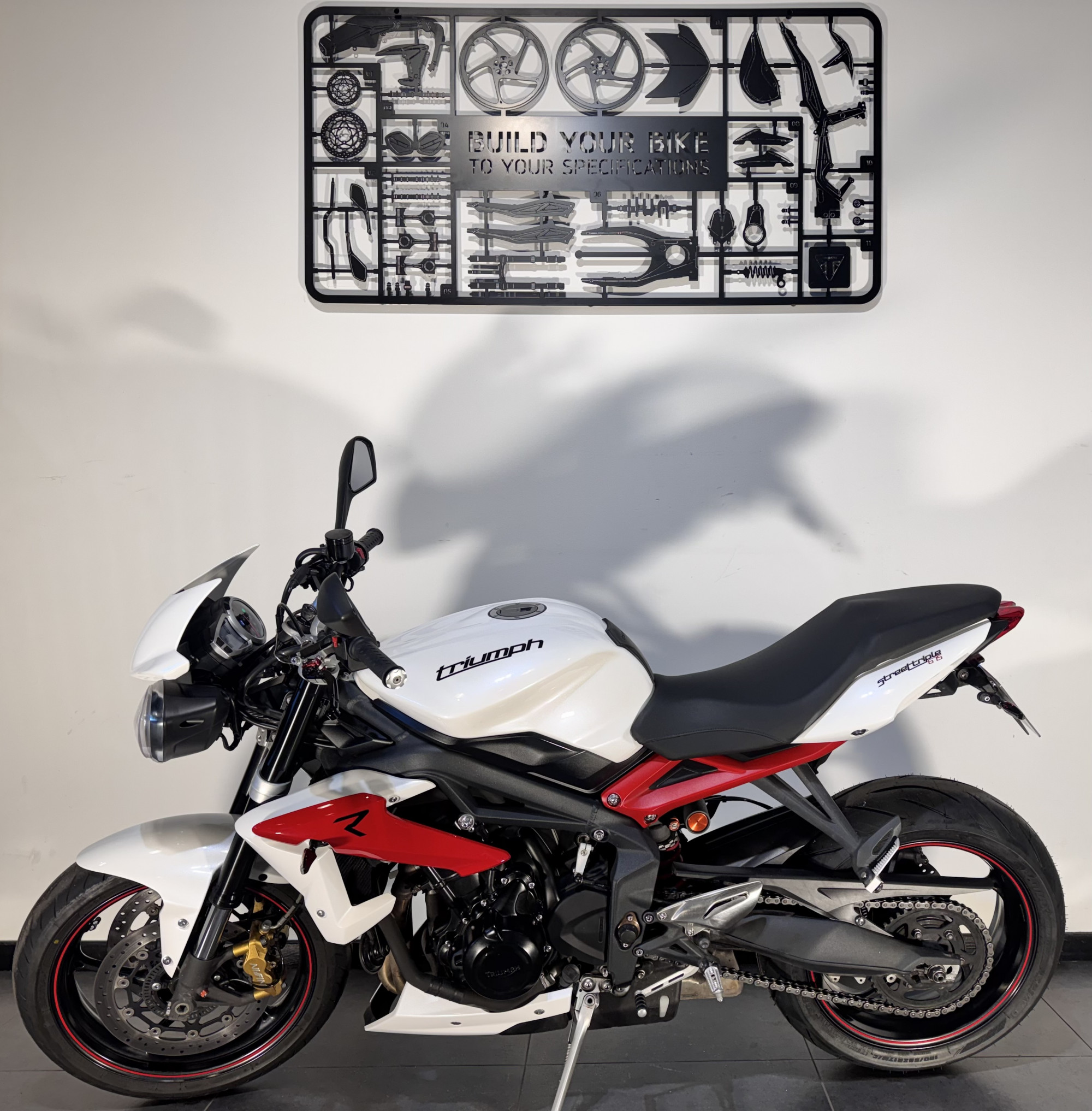 TRIUMPH STREET TRIPLE 675 R