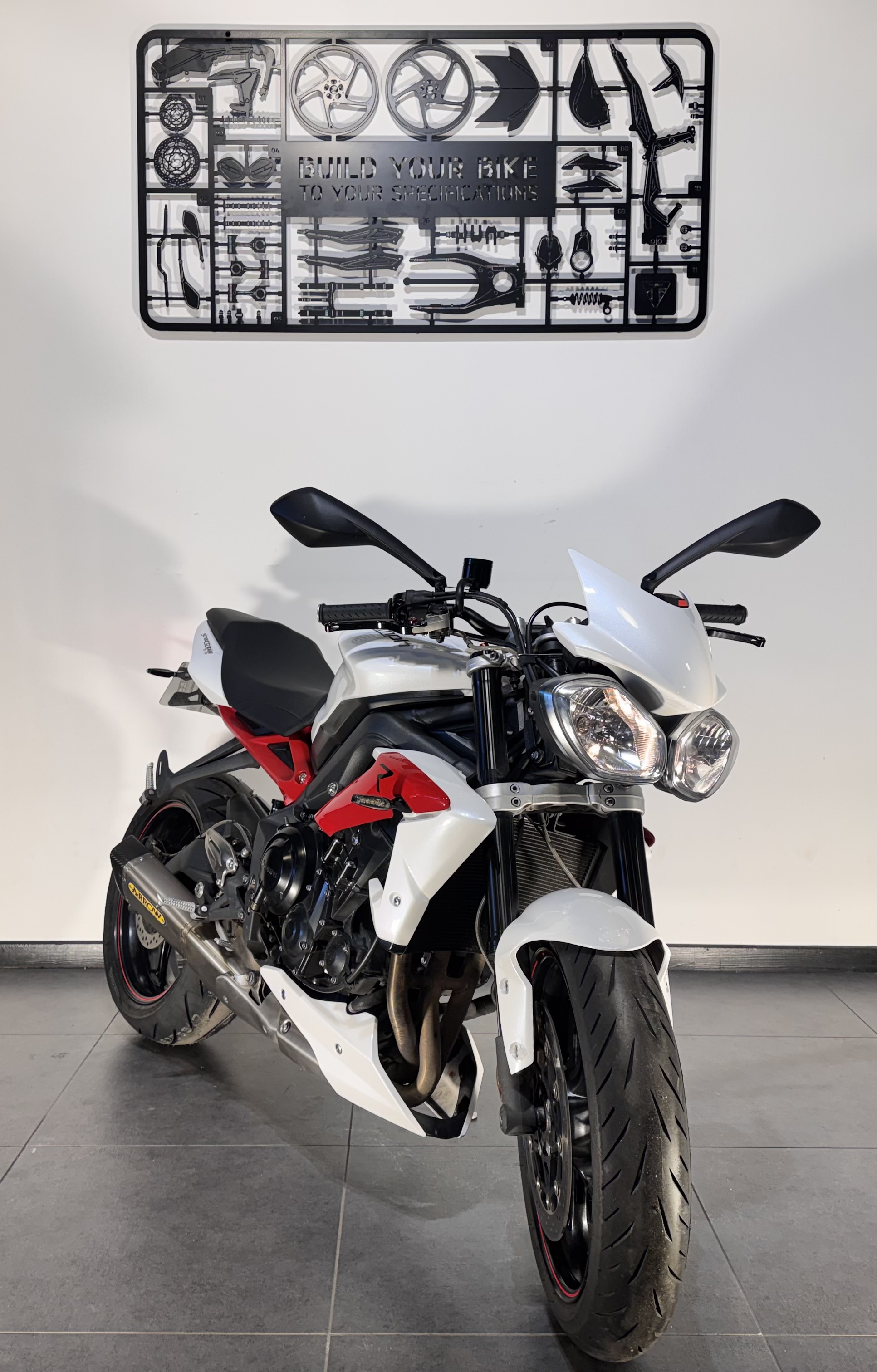 TRIUMPH STREET TRIPLE 675 R
