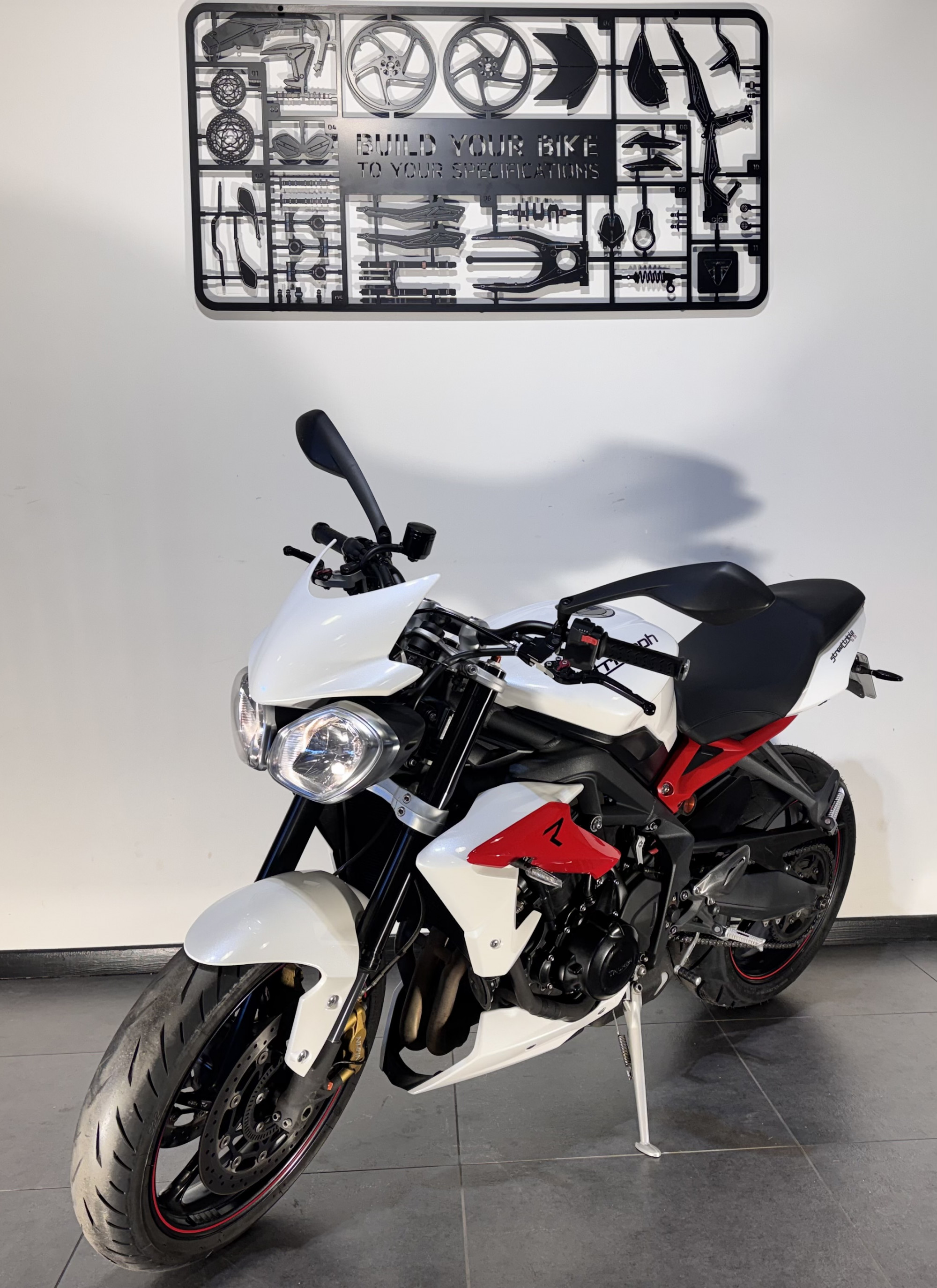 TRIUMPH STREET TRIPLE 675 R
