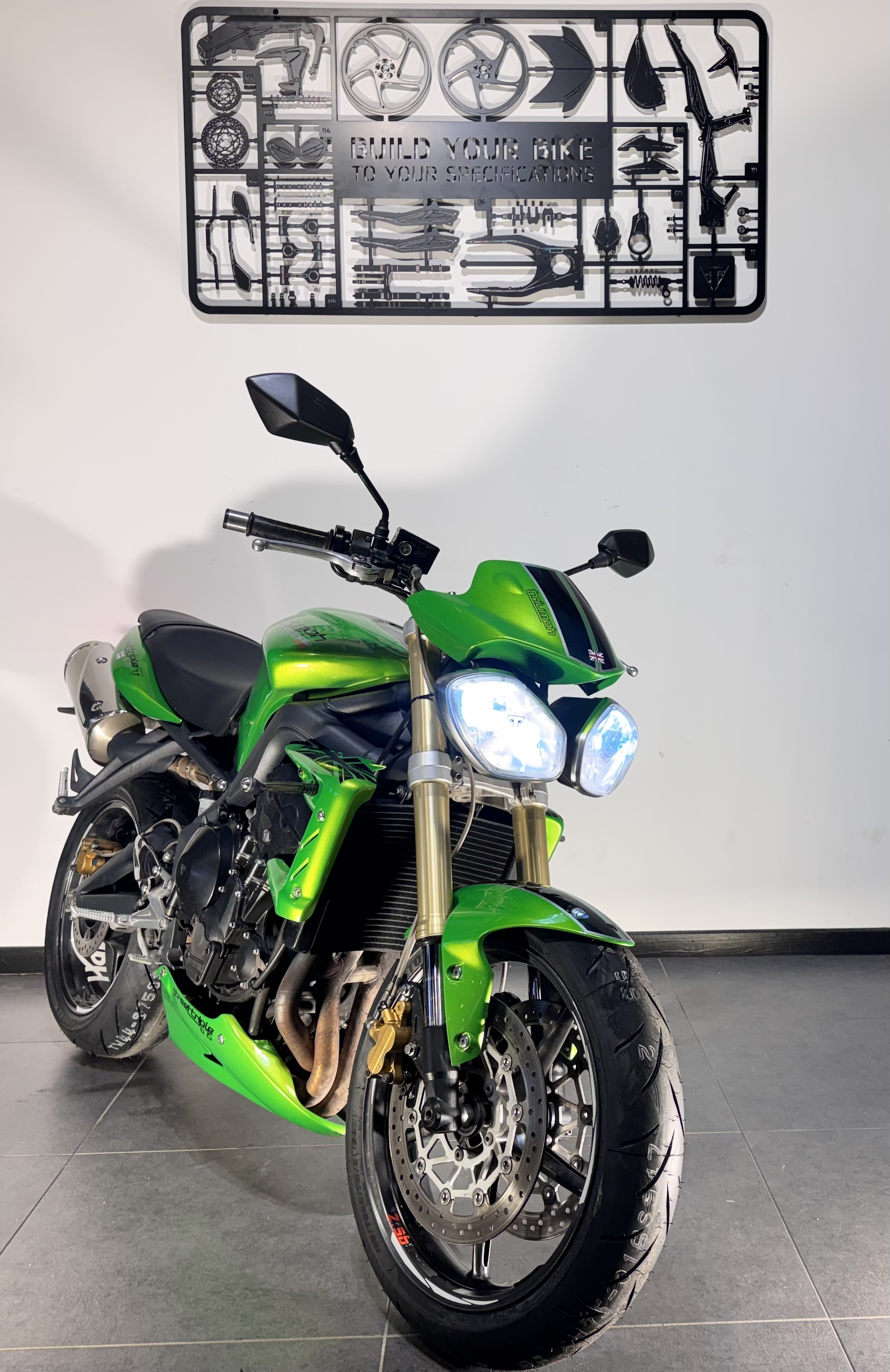 TRIUMPH STREET TRIPLE 675