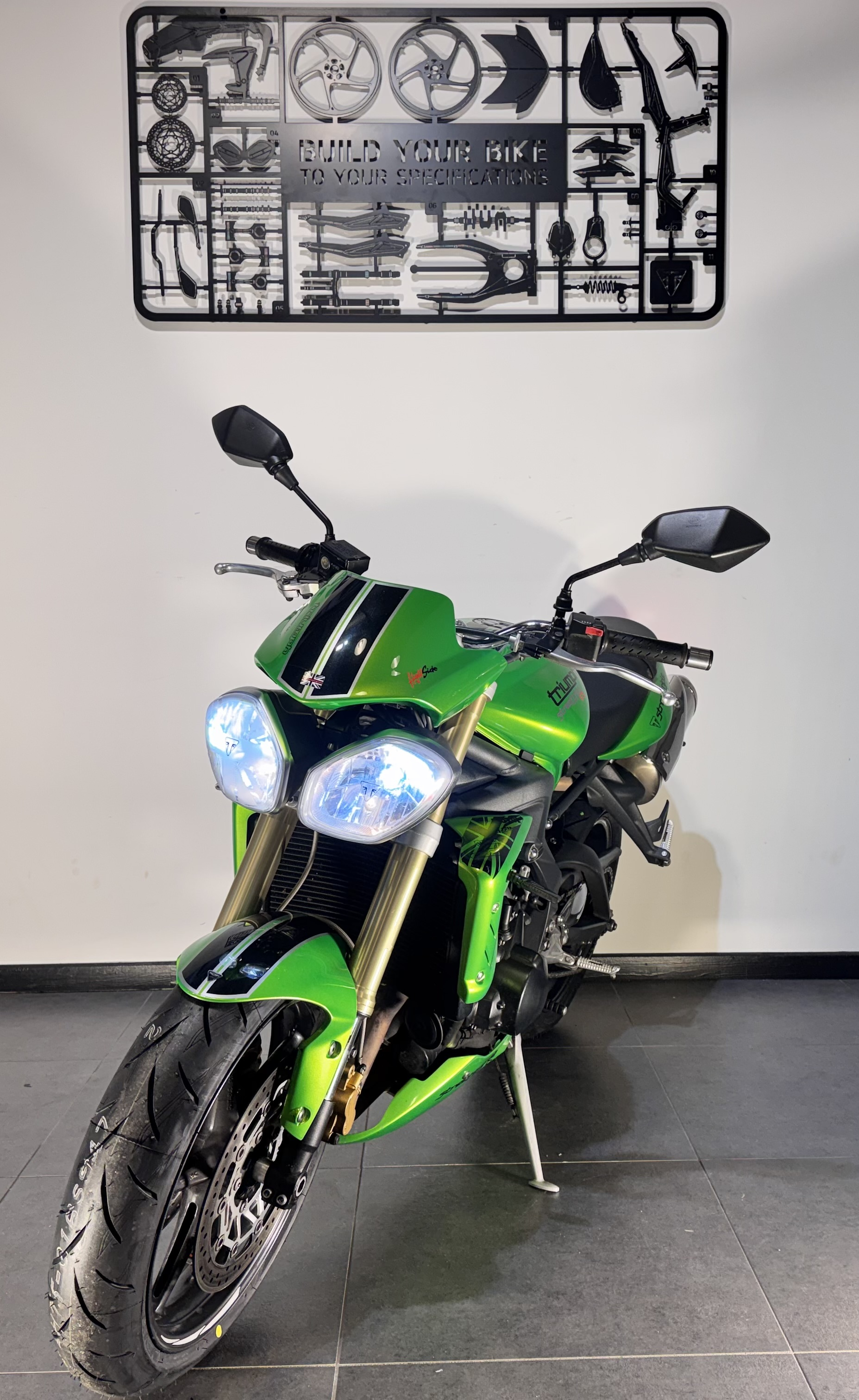 TRIUMPH STREET TRIPLE 675