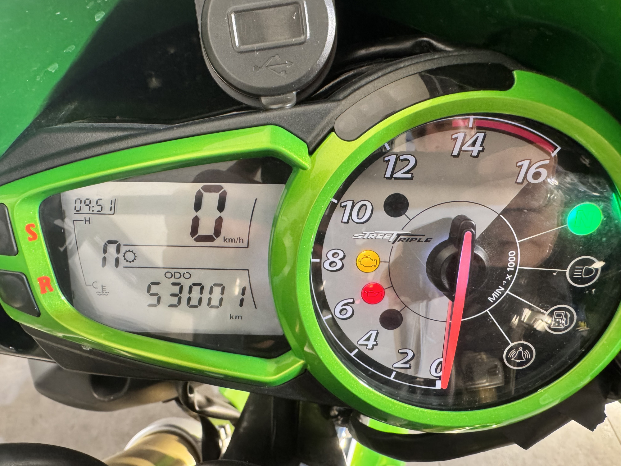 TRIUMPH STREET TRIPLE 675