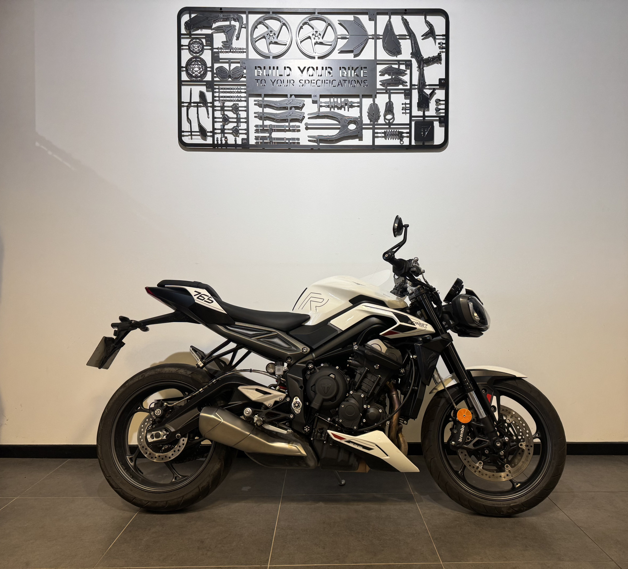 TRIUMPH STREET TRIPLE 765 R