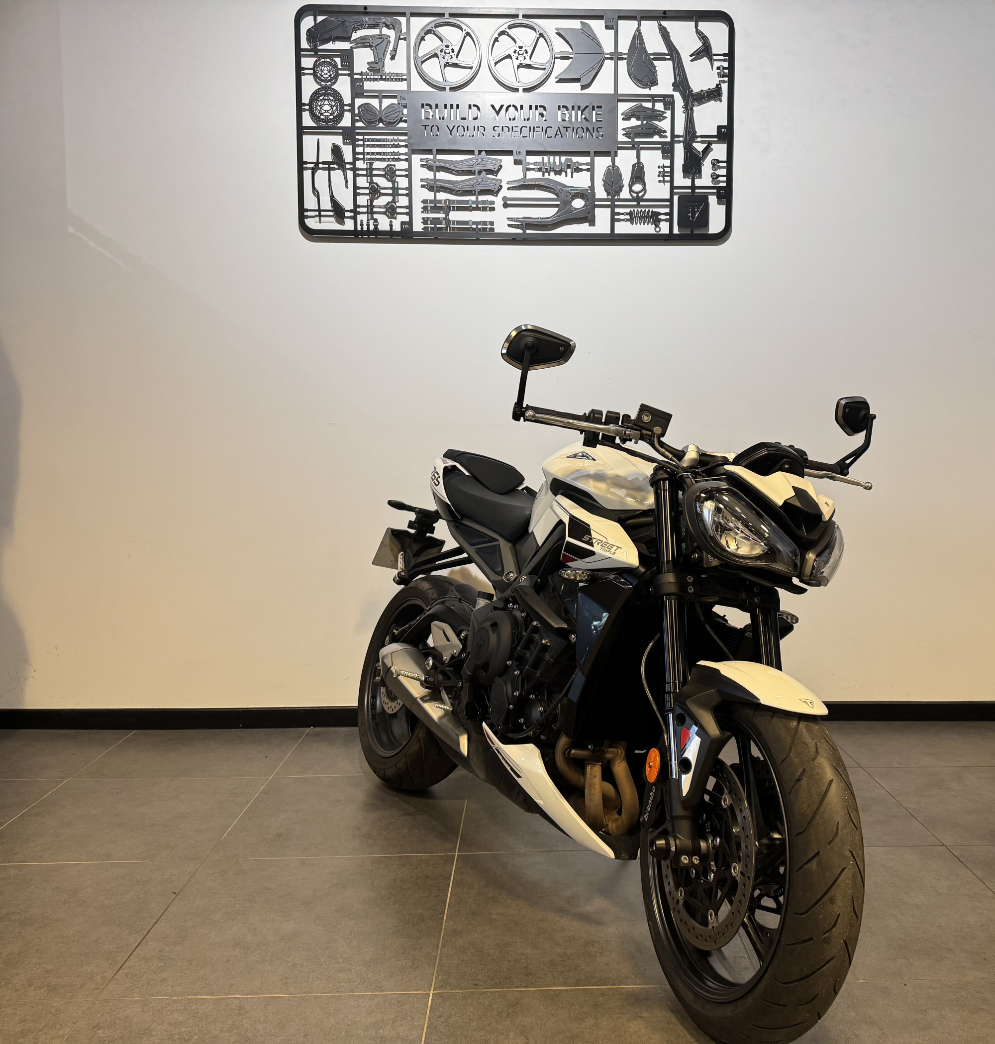 TRIUMPH STREET TRIPLE 765 R