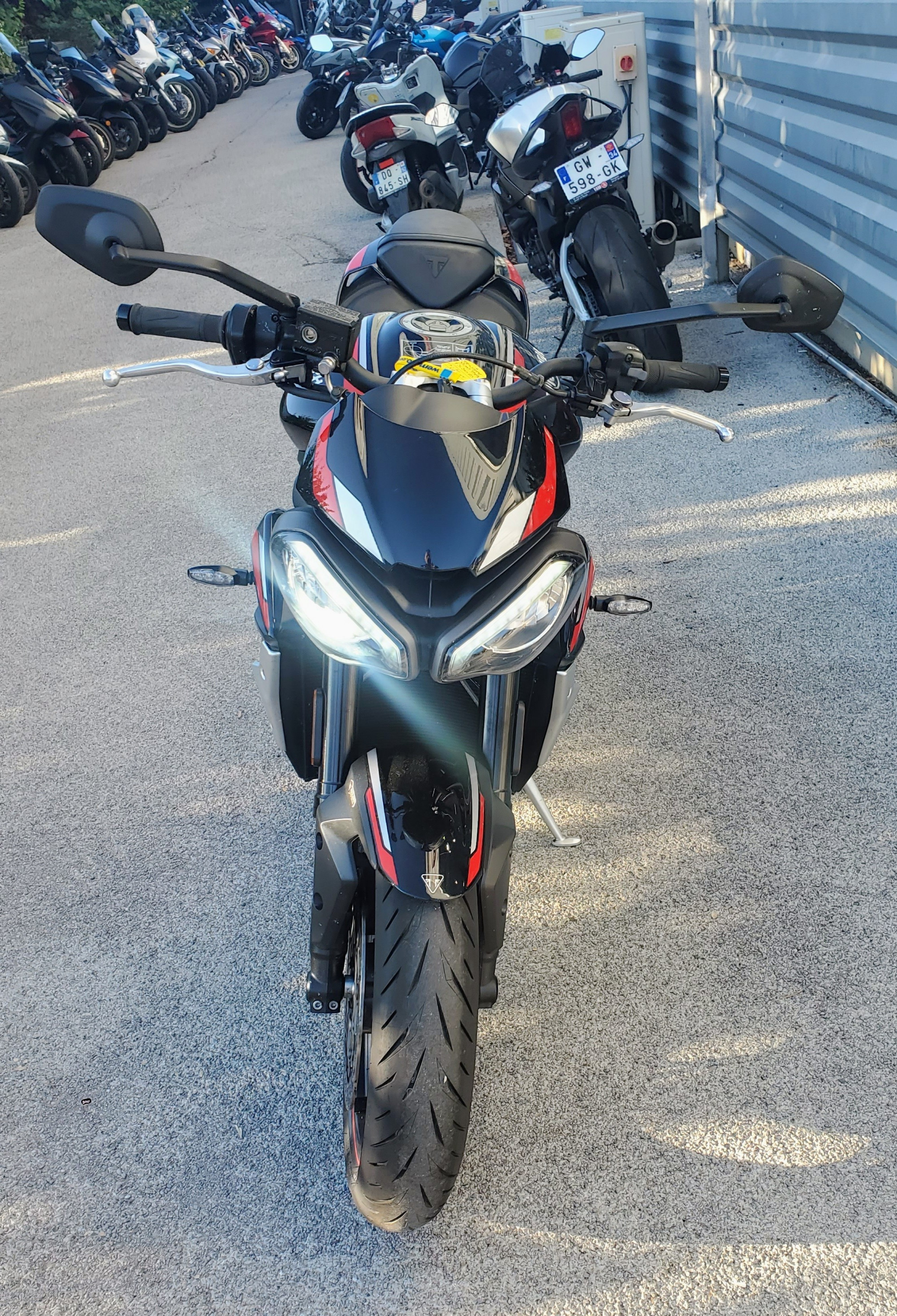 TRIUMPH STREET TRIPLE 765 R