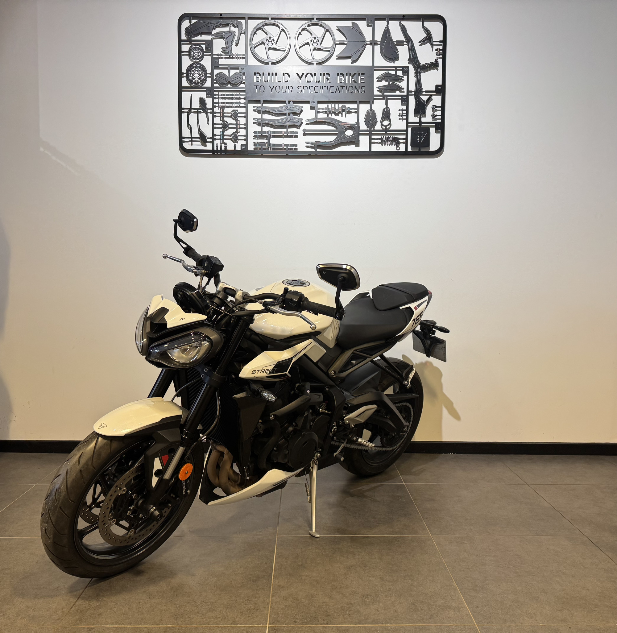 TRIUMPH STREET TRIPLE 765 R