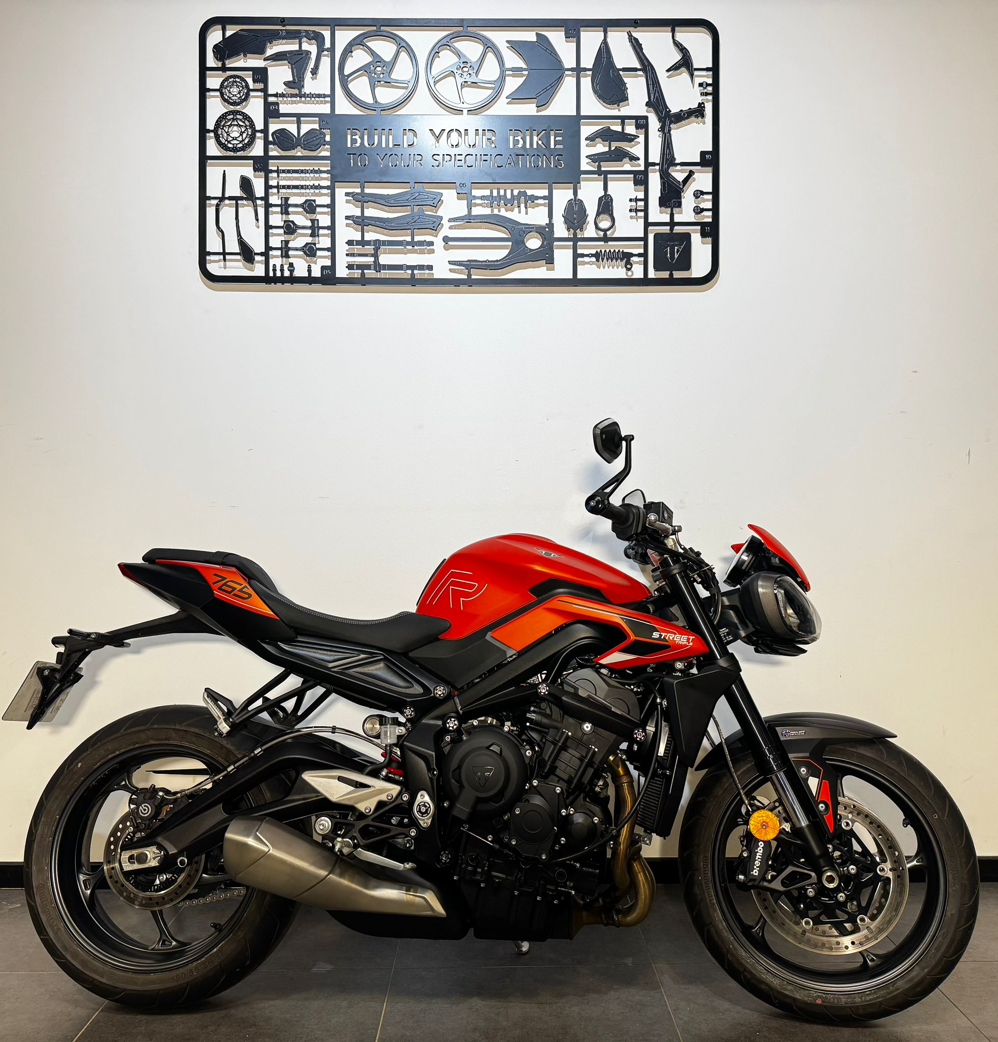 TRIUMPH STREET TRIPLE 765 R