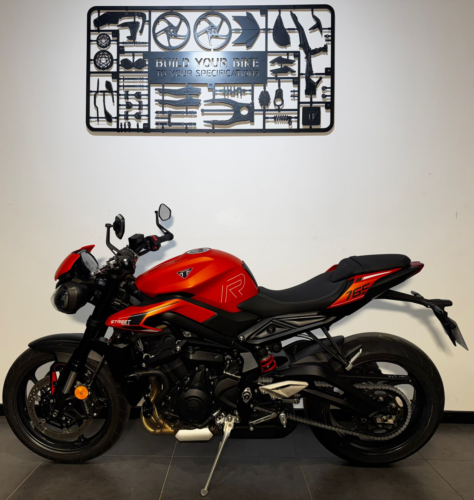 TRIUMPH STREET TRIPLE 765 R