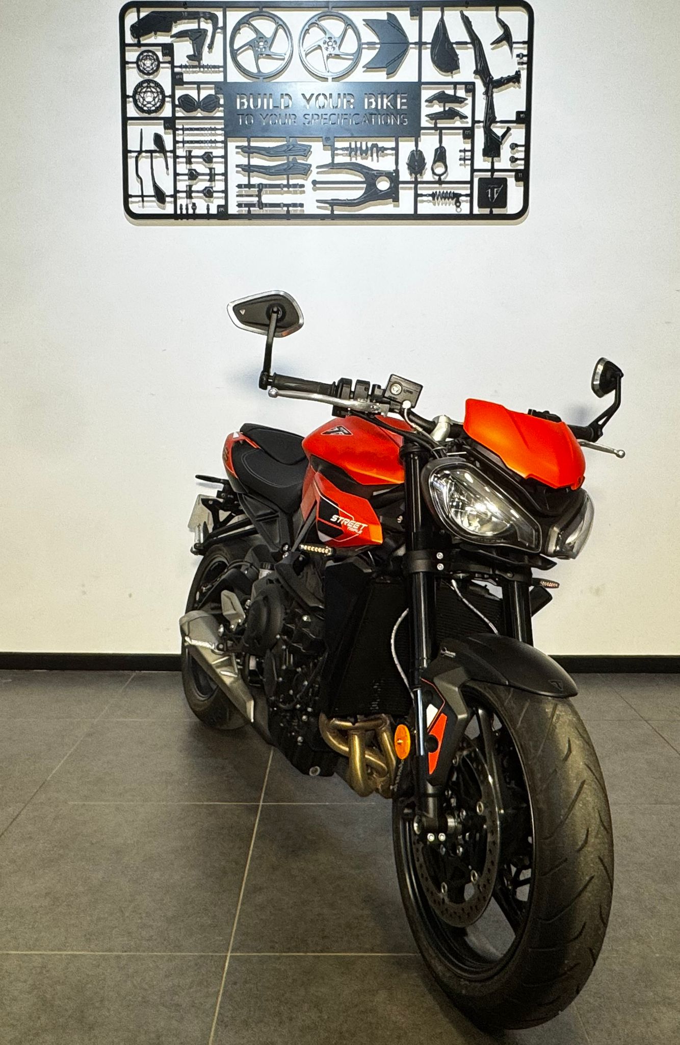 TRIUMPH STREET TRIPLE 765 R