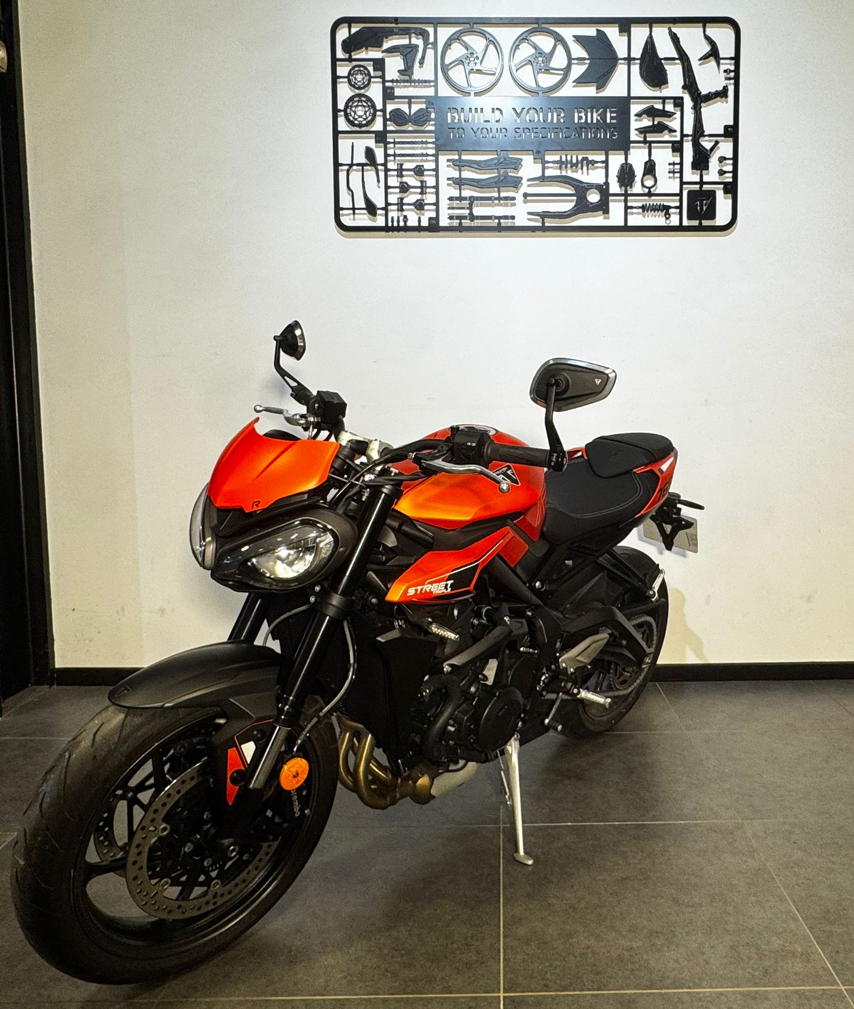 TRIUMPH STREET TRIPLE 765 R
