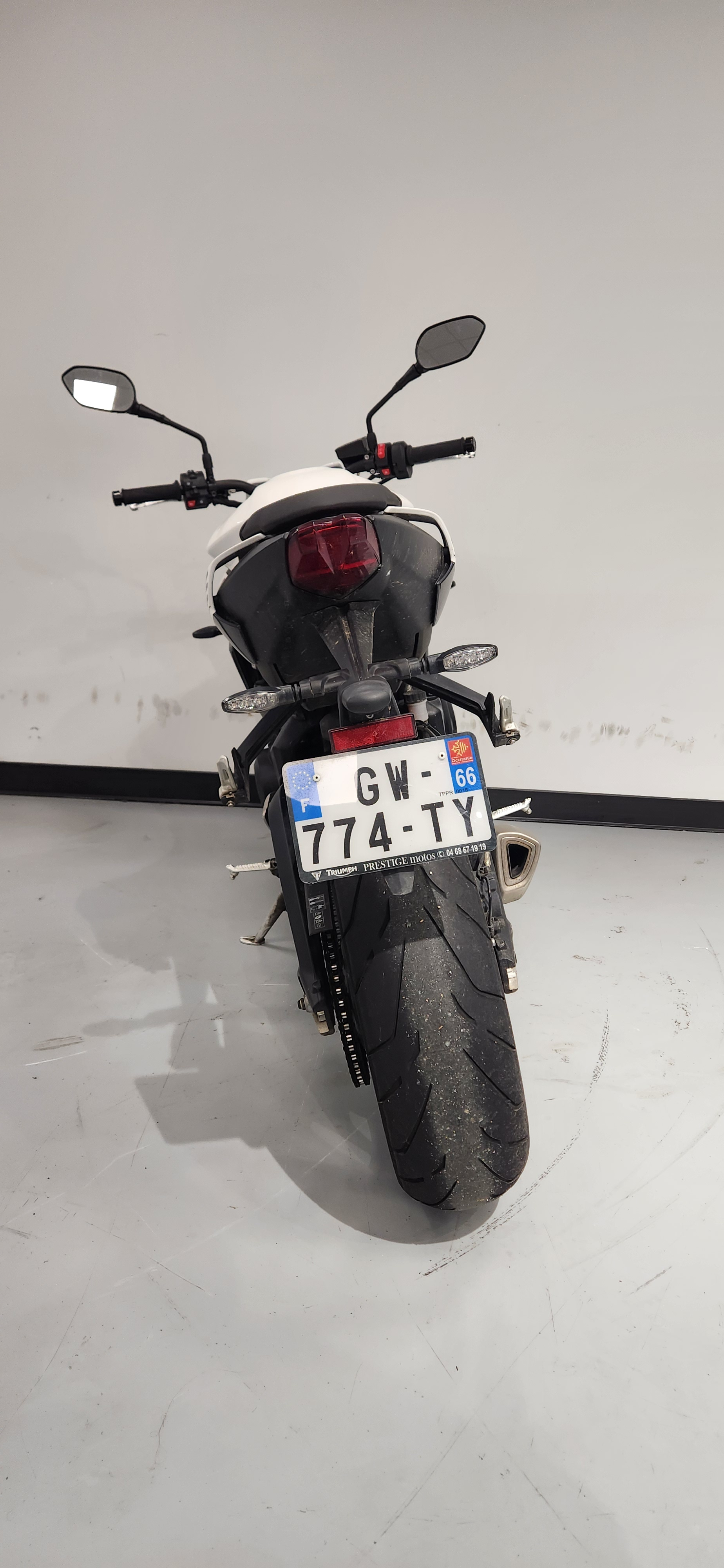 TRIUMPH STREET TRIPLE 765 R